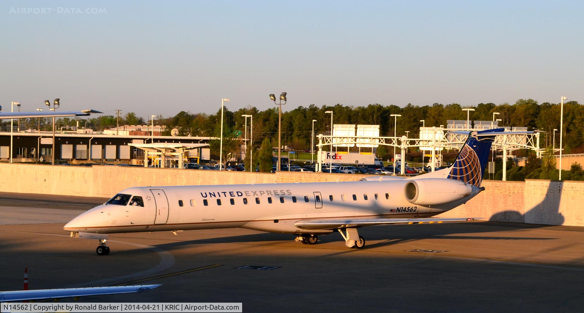 N14562, 2002 Embraer ERJ-145LR (EMB-145LR) C/N 145611, Taxi Richmond