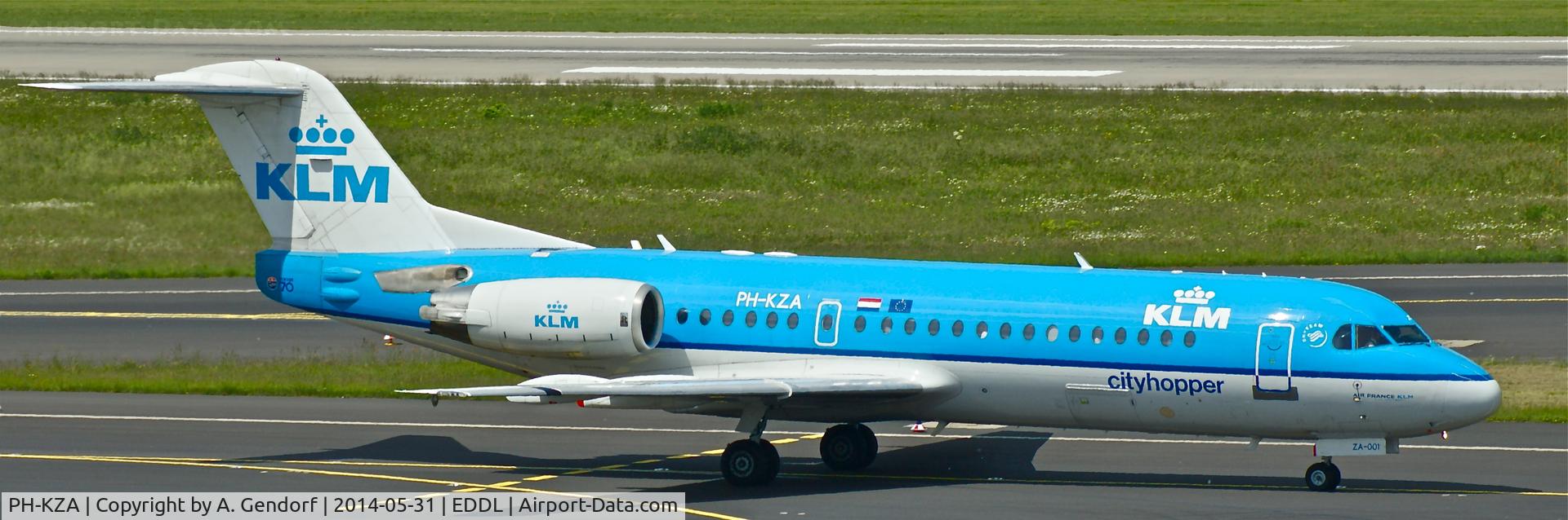 PH-KZA, 1996 Fokker 70 (F-28-070) C/N 11567, KLM Cityhopper, is here taxiing at Düsseldorf Int'l(EDDL)