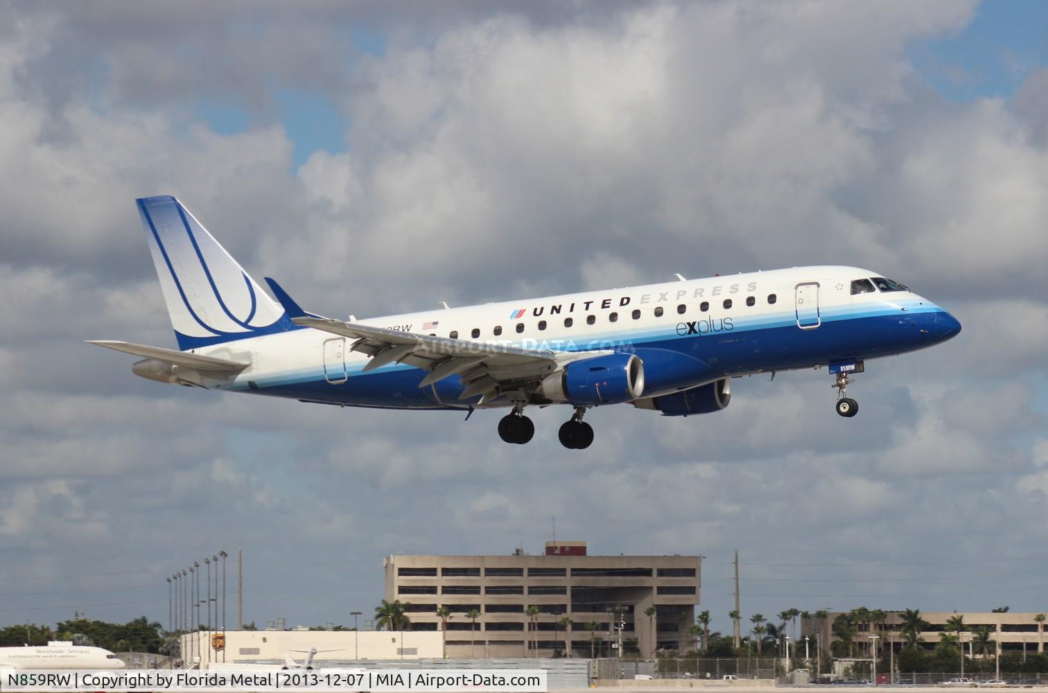 N859RW, 2005 Embraer 170SE (ERJ-170-100SE) C/N 17000082, United Express E170