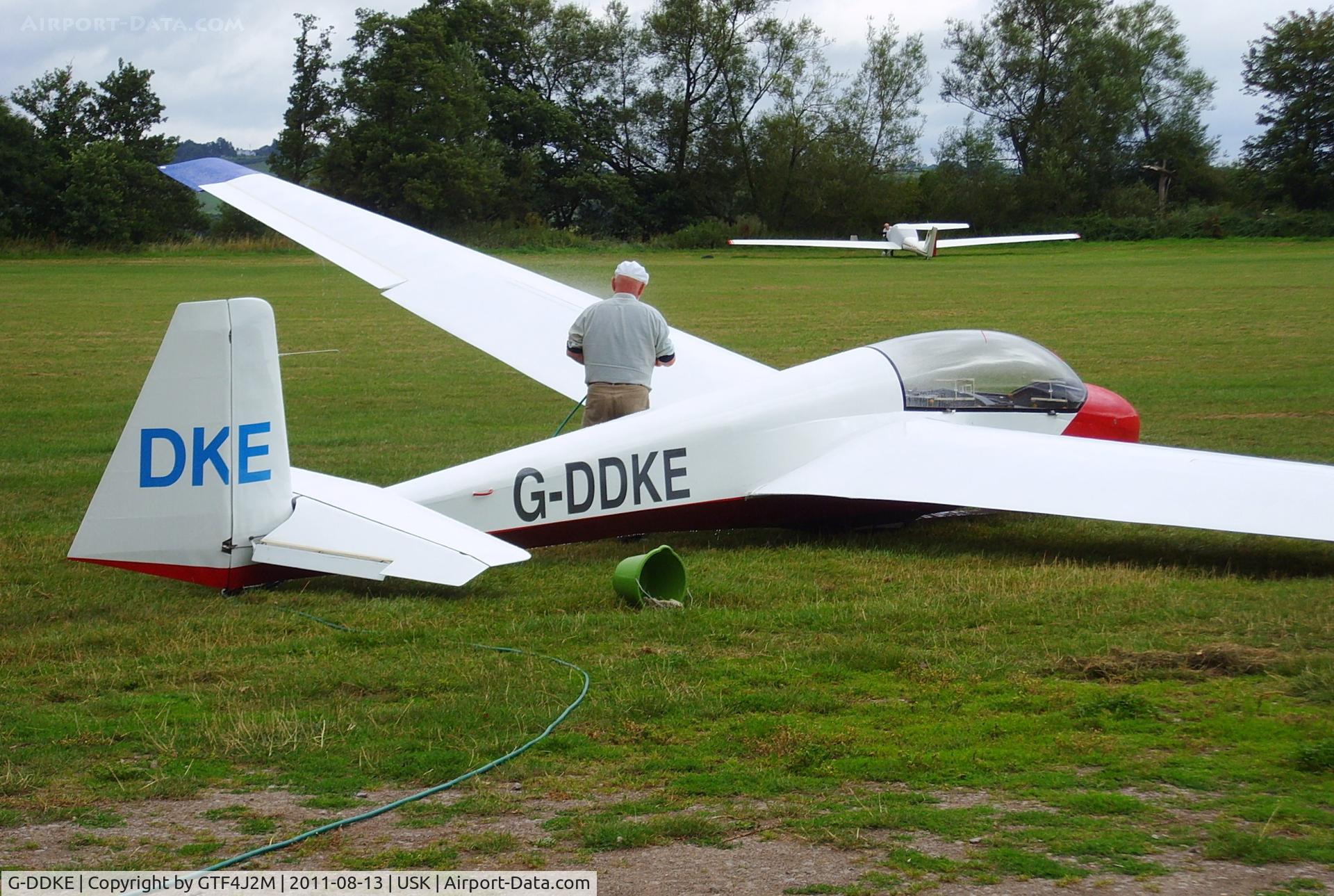 G-DDKE, Schleicher ASK-13 C/N 13548, G-DDKE 'DKE' at Usk 13.8.11