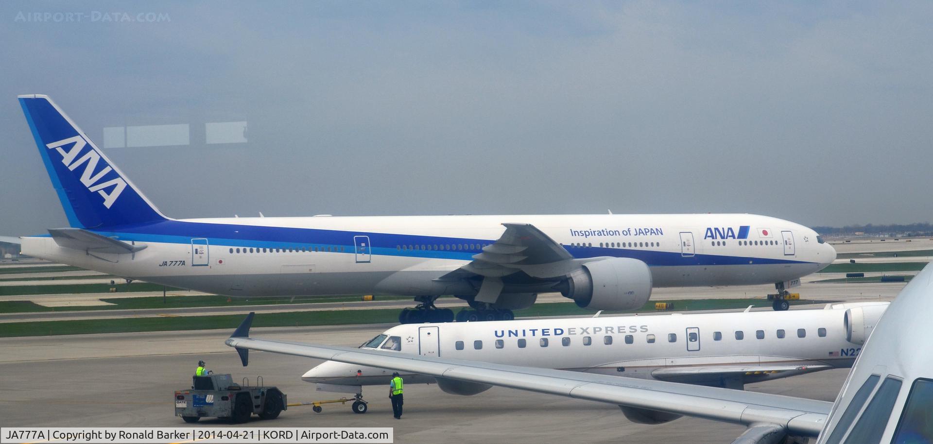 JA777A, 2006 Boeing 777-381/ER C/N 32650, Taxi O'Hare