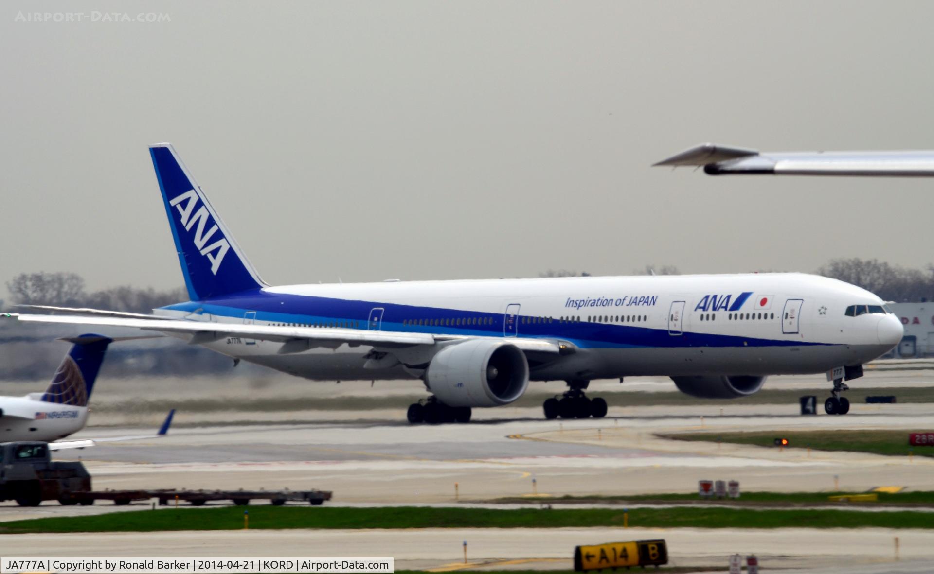 JA777A, 2006 Boeing 777-381/ER C/N 32650, Taxi O'Hare