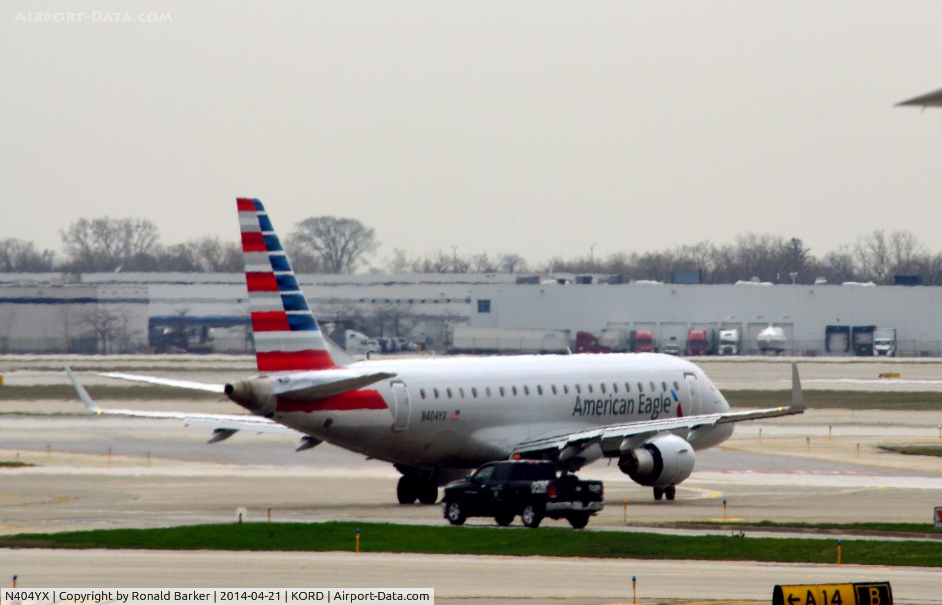 N404YX, 2013 Embraer 175LR (ERJ-170-200LR) C/N 17000367, Taxi O'Hare