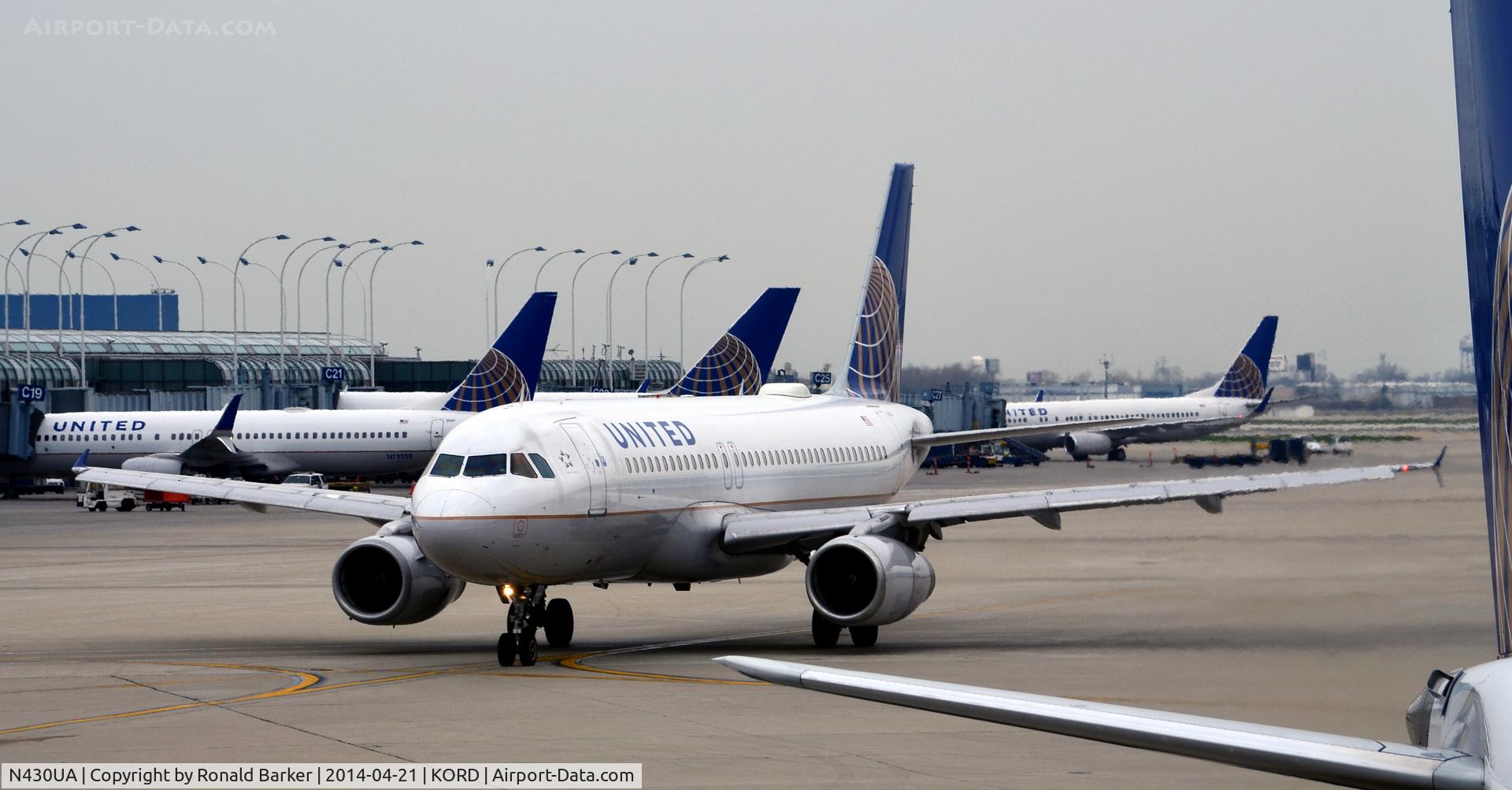 N430UA, 1996 Airbus A320-232 C/N 568, Taxi O'Hare