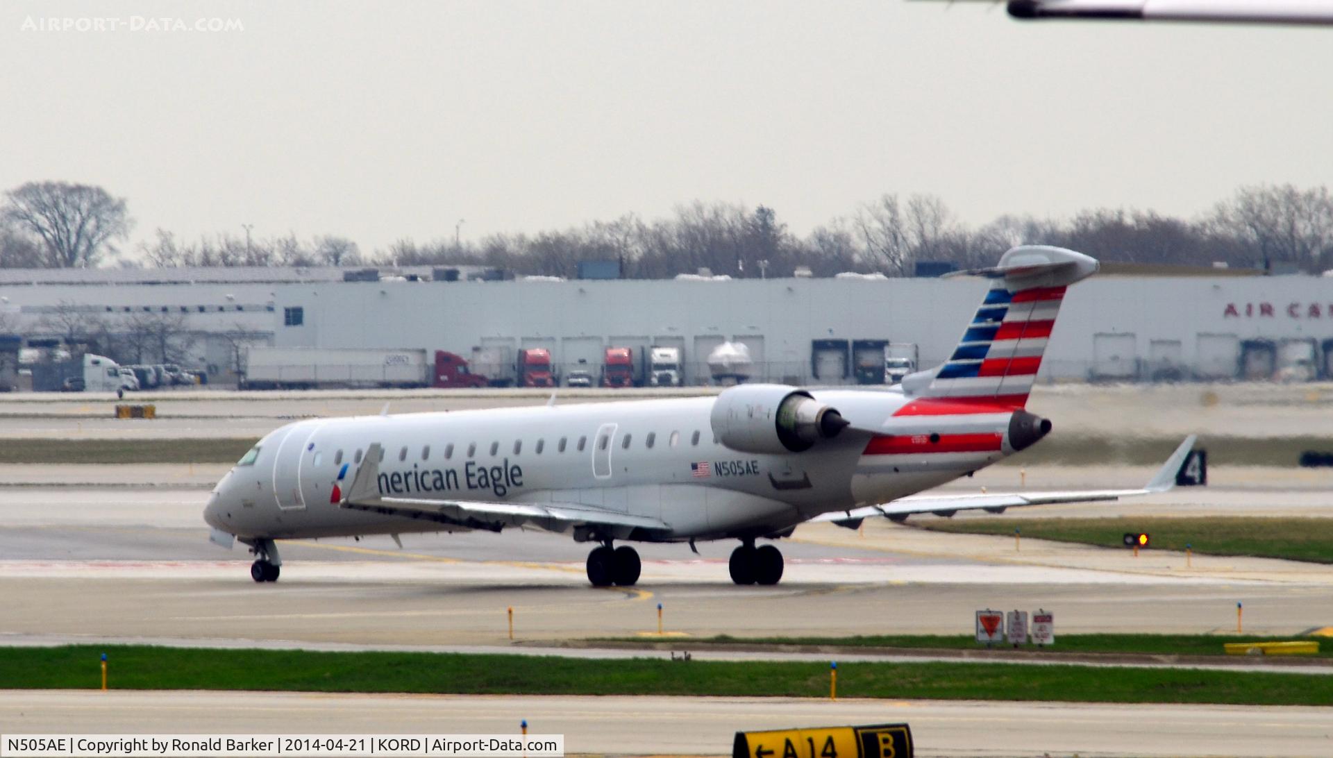 N505AE, 2002 Bombardier CRJ-701 (CL-600-2C10) Regional Jet C/N 10053, Taxi O'Hare