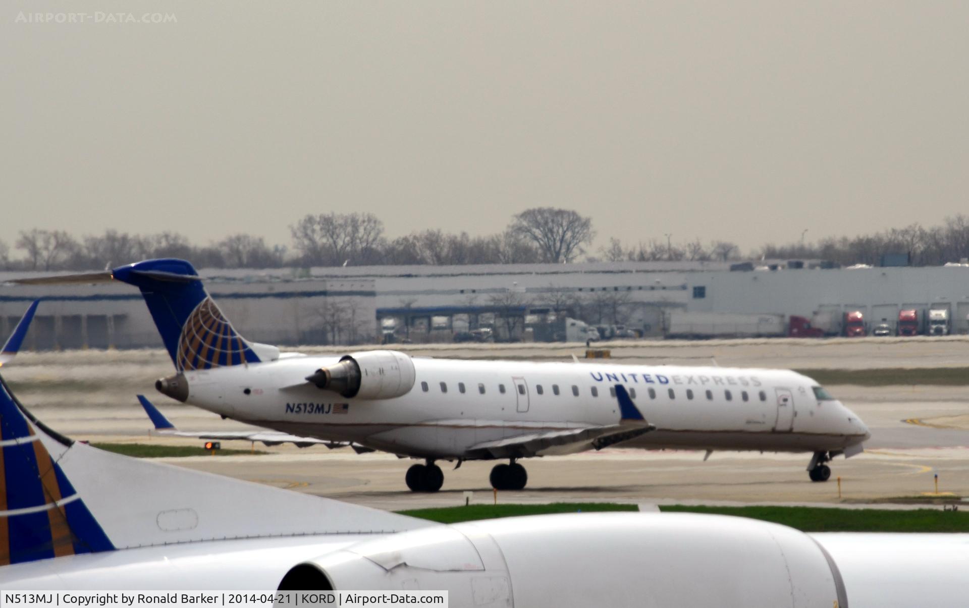 N513MJ, 2003 Bombardier CRJ-701 (CL-600-2C10) Regional Jet C/N 10111, Taxi O'Hare