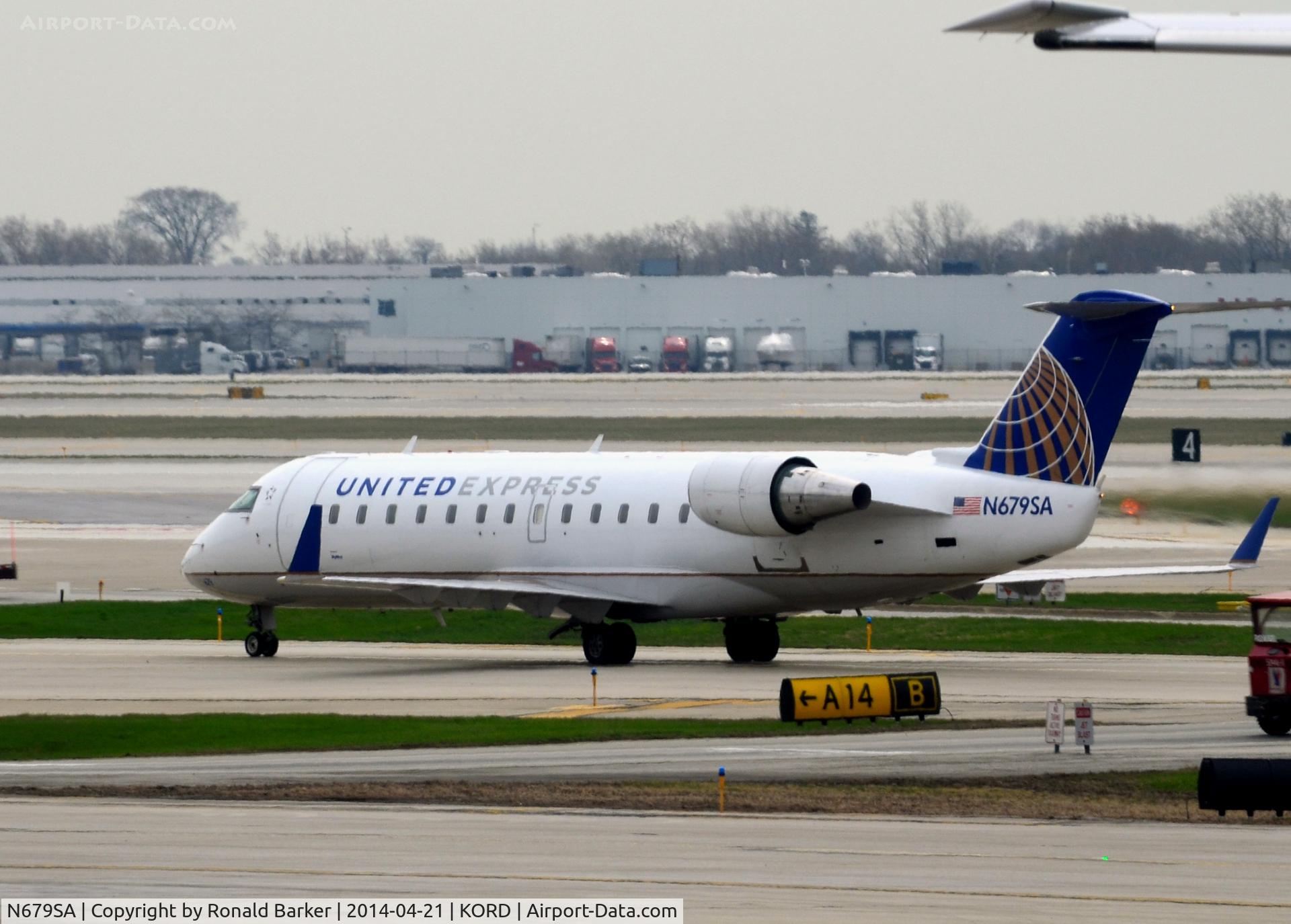 N679SA, 2002 Canadair CL-600-2B19 Regional Jet CRJ-200ER C/N 7652, Taxi O'Hare