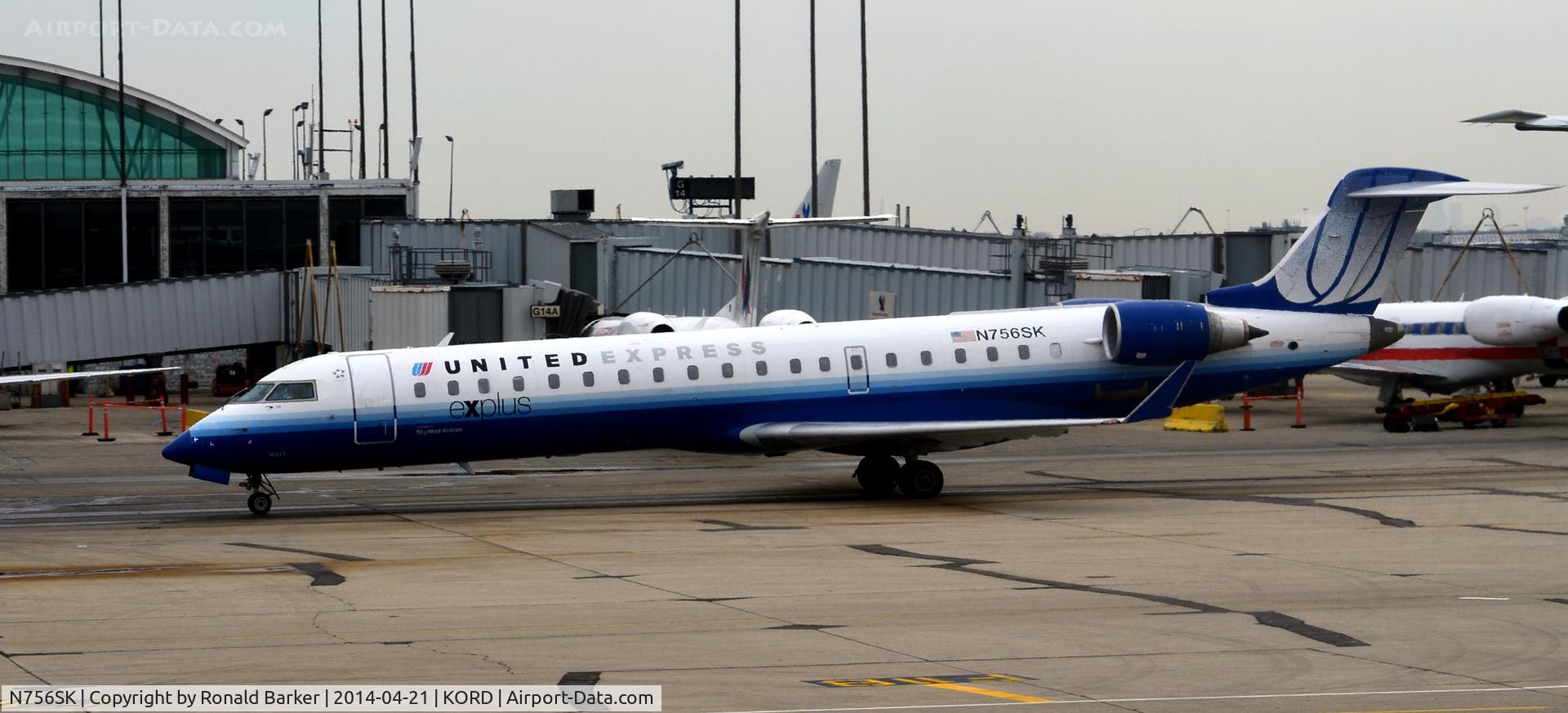 N756SK, 2005 Bombardier CRJ-701ER (CL-600-2C10) Regional Jet C/N 10221, Taxi O'Hare