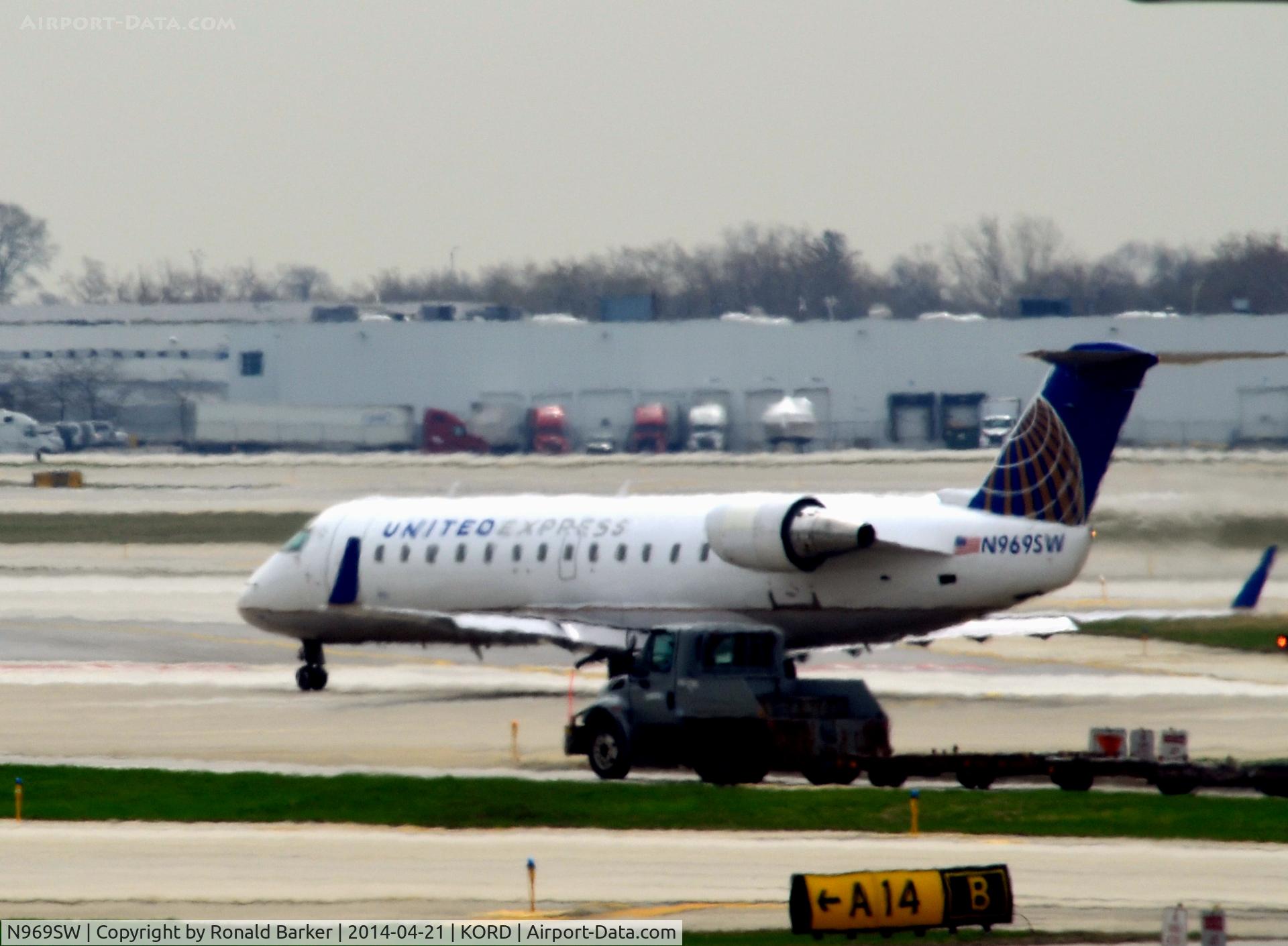 N969SW, 2003 Bombardier CRJ-200ER (CL-600-2B19) C/N 7876, Taxi O'Hare