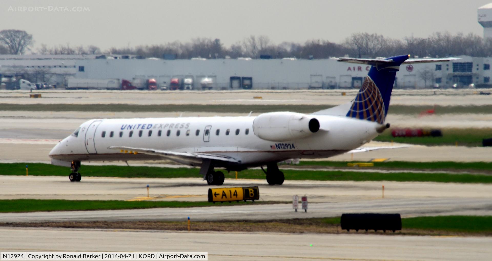 N12924, 2000 Embraer ERJ-145LR (EMB-145LR) C/N 145311, Taxi O'Hare