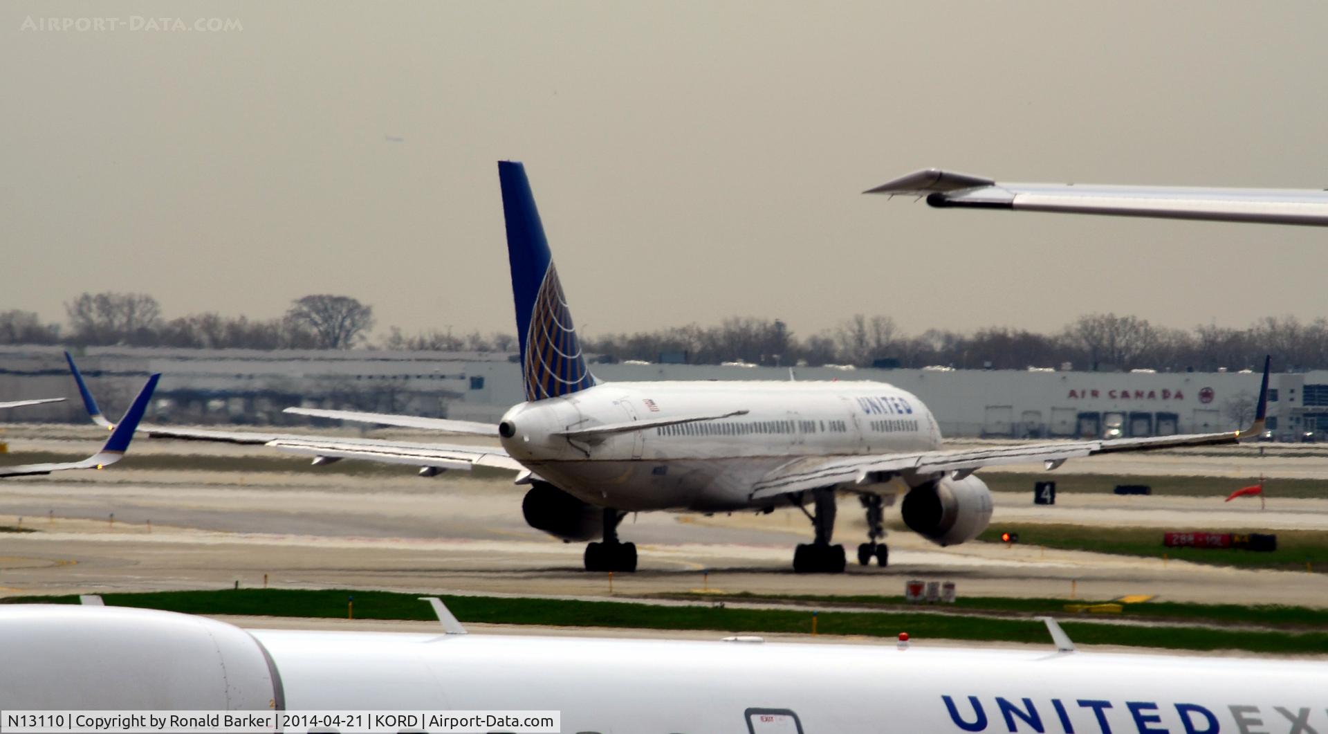 N13110, 1994 Boeing 757-224 C/N 27300, Taxi O'Hare