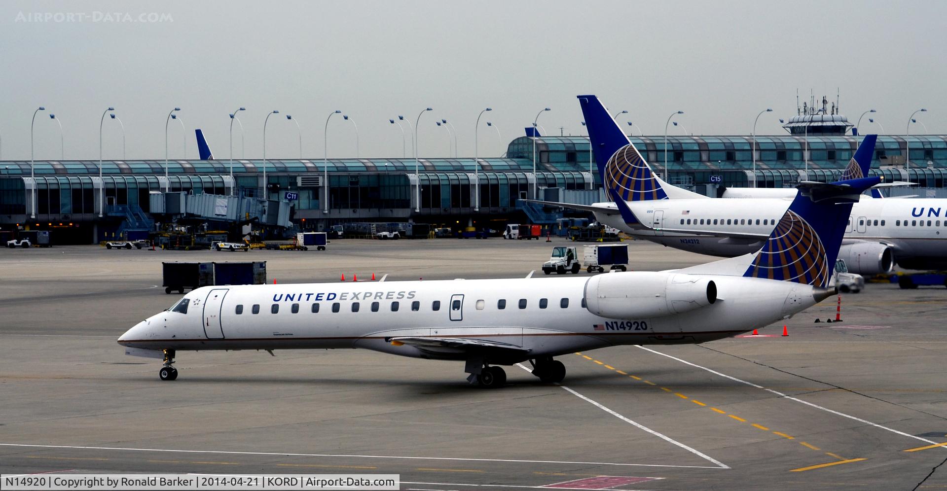 N14920, 2001 Embraer ERJ-145LR (EMB-145LR) C/N 145380, Taxi O'Hare