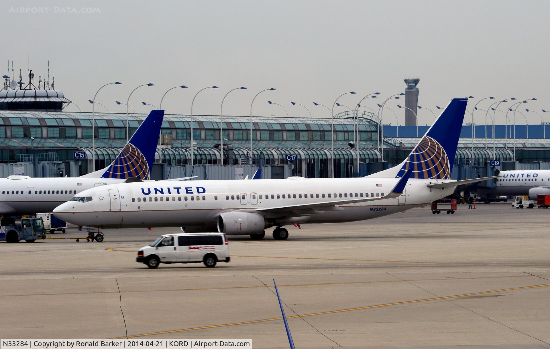 N33284, 2004 Boeing 737-824 C/N 31635, Pushback O'Hare