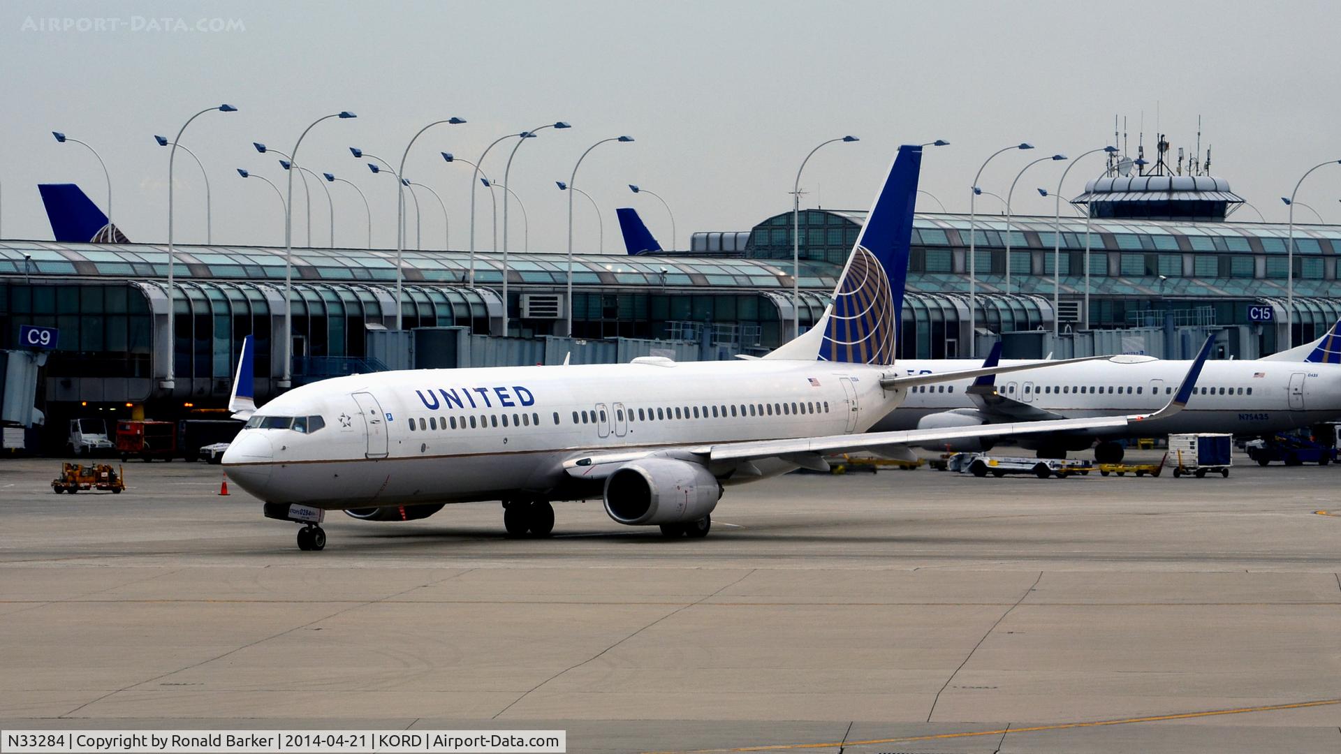 N33284, 2004 Boeing 737-824 C/N 31635, Taxi O'Hare