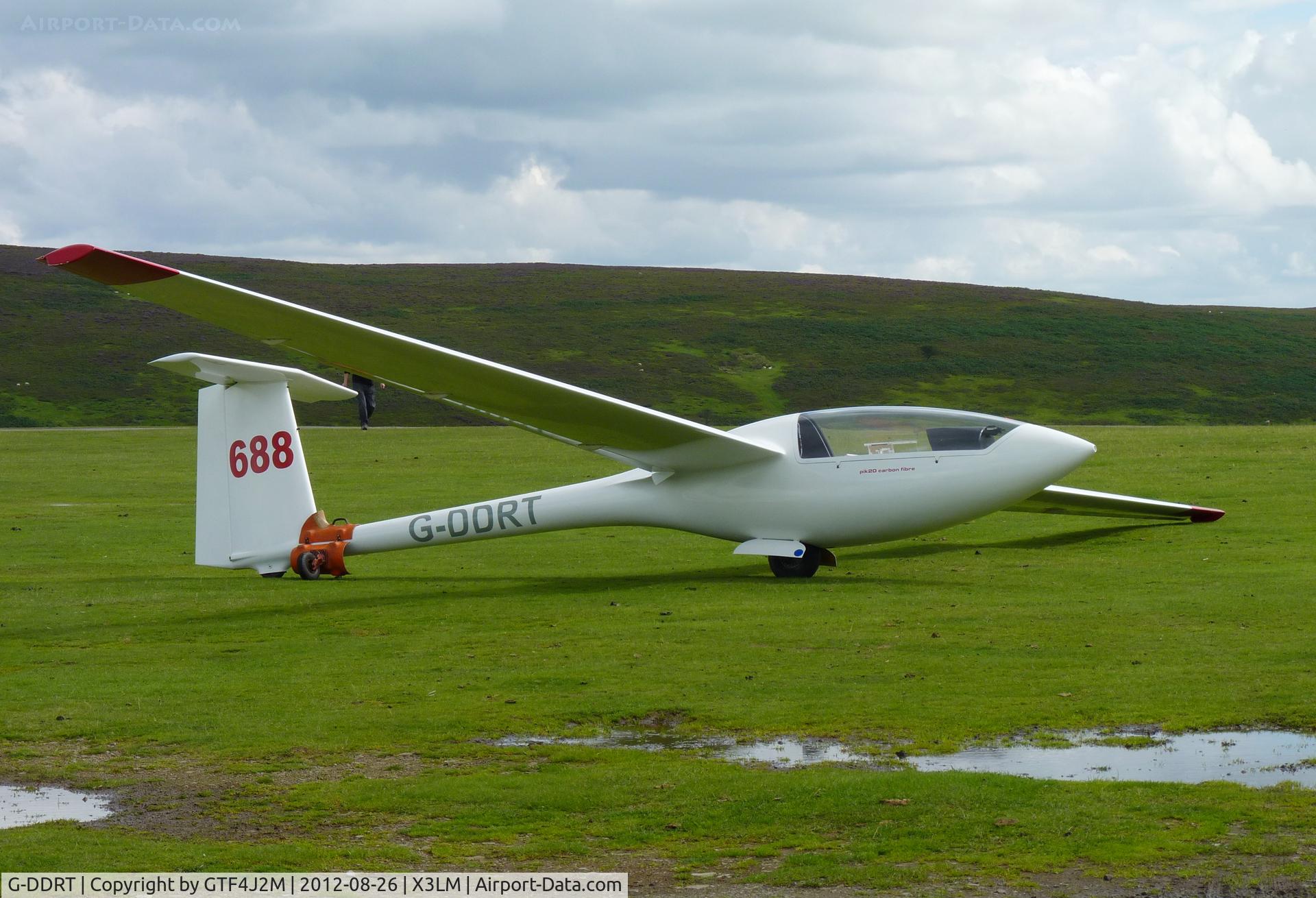 G-DDRT, 1977 Eiriavion PIK-20D C/N 20587, G-DDRT '688' at Long Mynd 26.8.12
