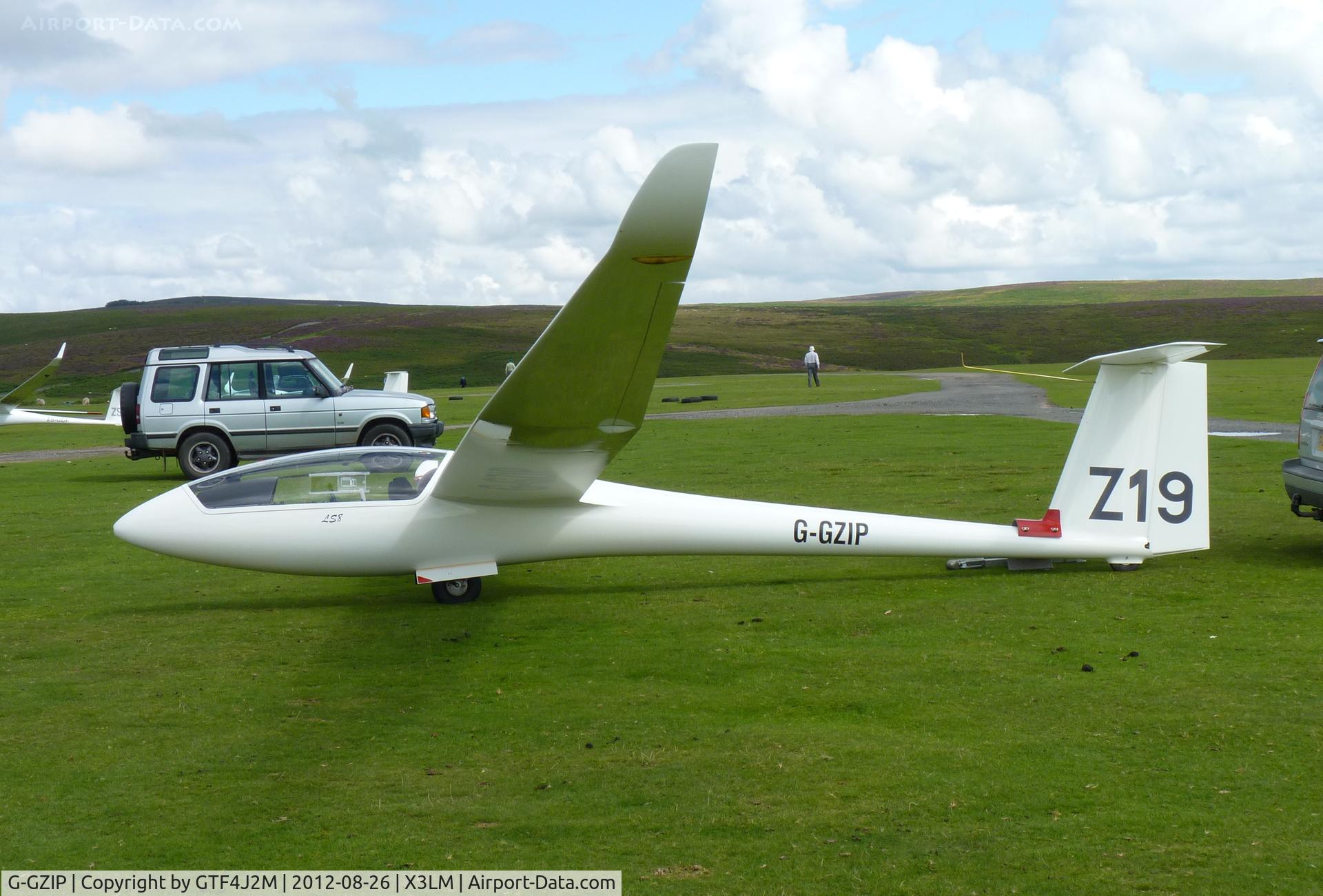 G-GZIP, 2000 Rolladen-Schneider LS-8-18 C/N 8309, G-GZIP 'Z19' at Long Mynd 26.8.12