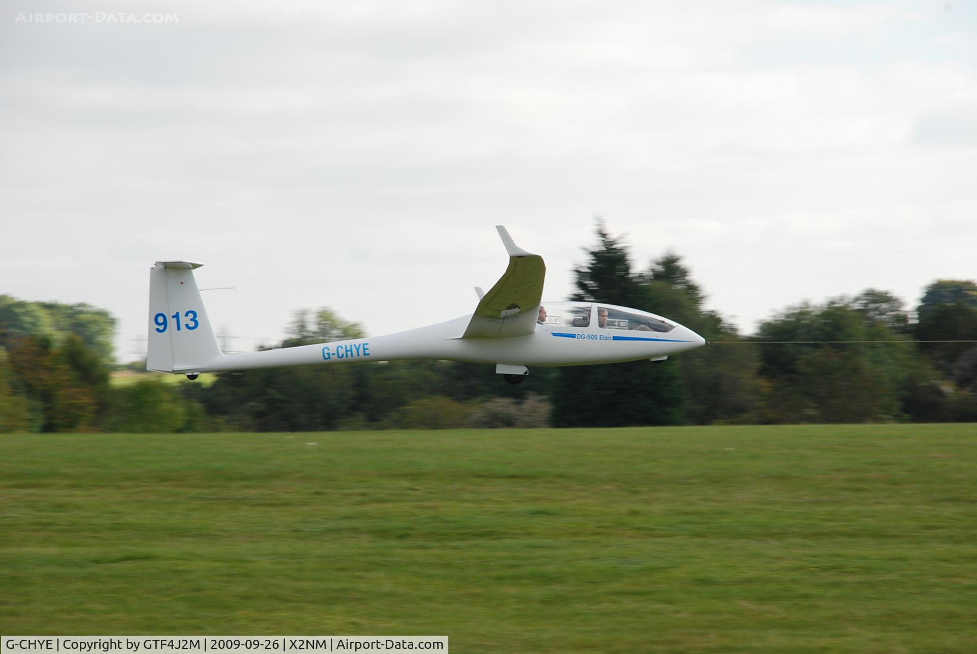 G-CHYE, 1997 Glaser-Dirks DG-500 Elan Orion C/N 5E167X22, G-CHYE '913' at Nymphsfield 26.9.09