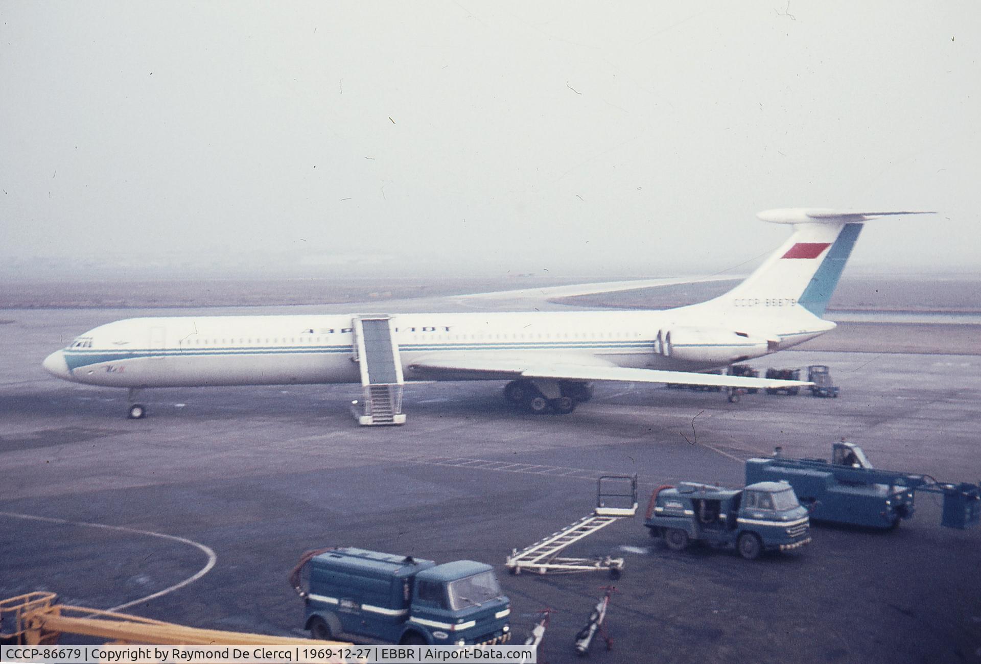 CCCP-86679, Ilyushin IL-62 C/N 80404, At Brussels Airport on 27-12-1969.