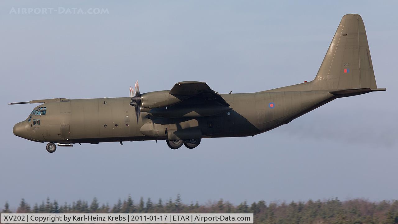 XV202, 1966 Lockheed C-130K Hercules C.3 C/N 382-4226, final RWY 26
