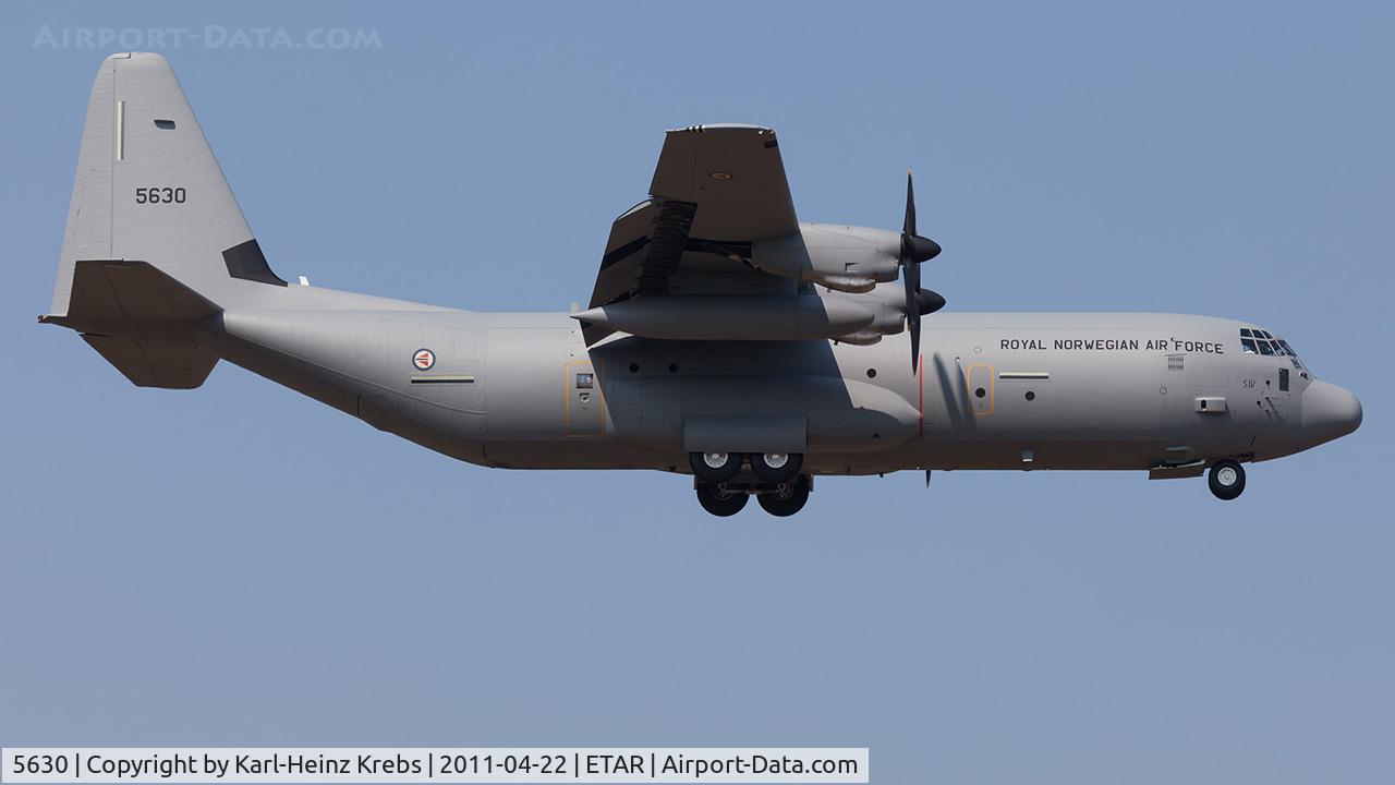 5630, 2010 Lockheed Martin C-130J-30 Super Hercules C/N 382-5630, final RWY 08