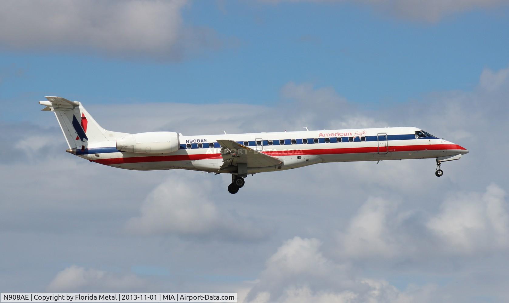 N908AE, 2005 Embraer ERJ-145LR (EMB-145LR) C/N 14500897, American Eagle E145LR