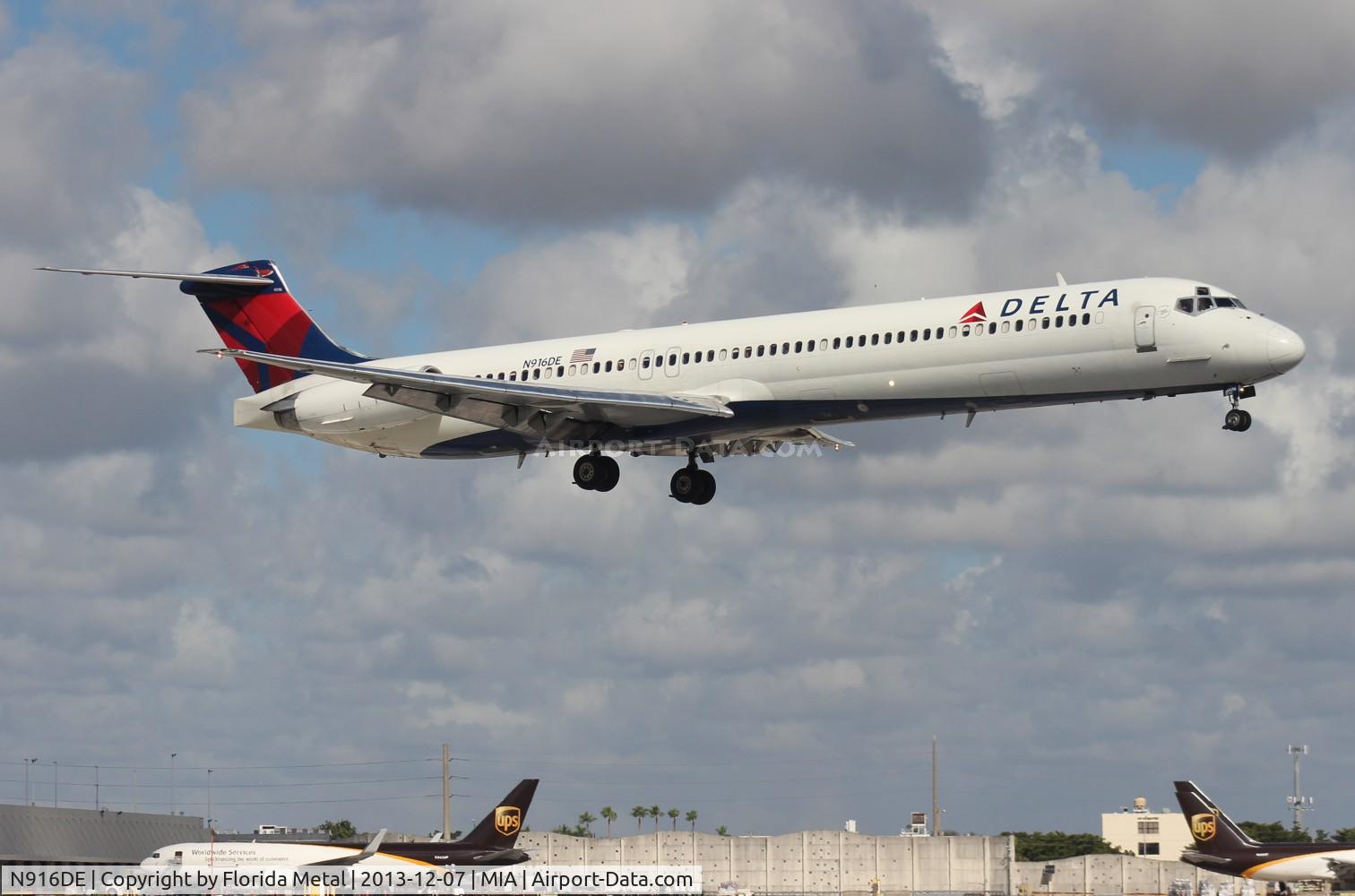 N916DE, 1993 McDonnell Douglas MD-88 C/N 53421, Delta MD-88