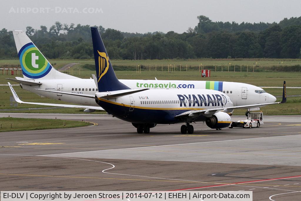 EI-DLV, 2006 Boeing 737-8AS C/N 33598, Behind is the PH-HZL.
In both airplanes I have flown.
Once in a lifetime oppertunity to catch that.