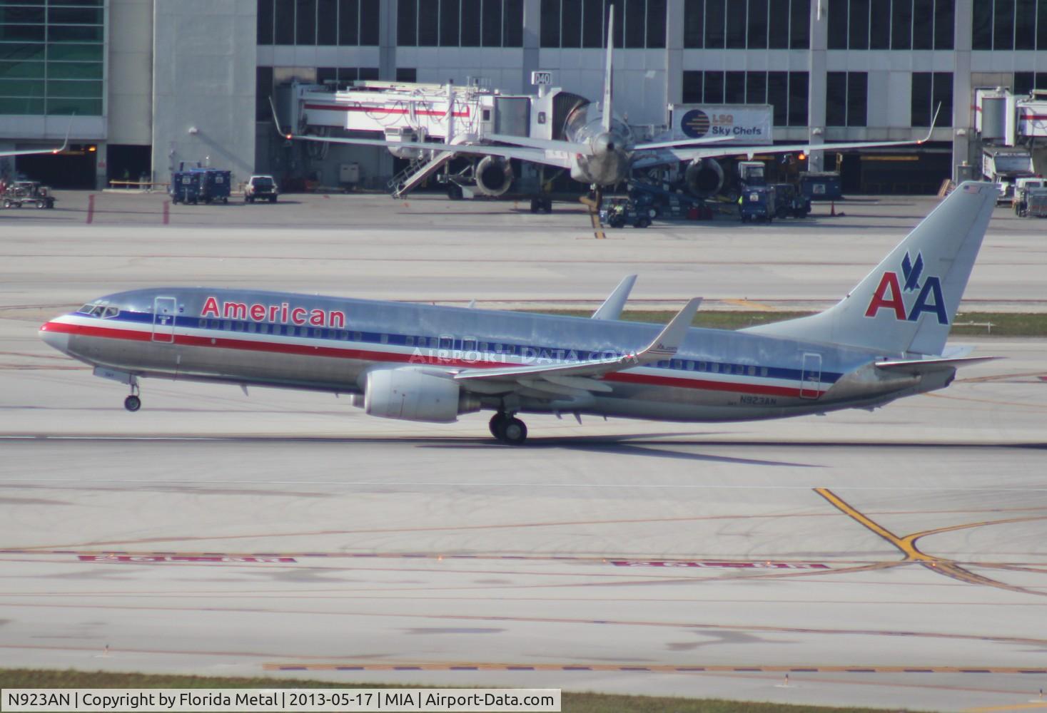 N923AN, 1999 Boeing 737-823 C/N 29524, American 737-800