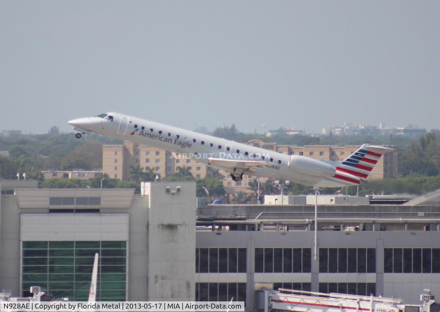 N928AE, 2005 Embraer Embraer EMB-145LR C/N 14500911, American E145LR