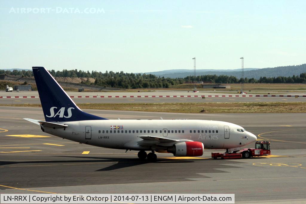 LN-RRX, 1998 Boeing 737-683 C/N 28296, LN-RRX at the gate in OSL