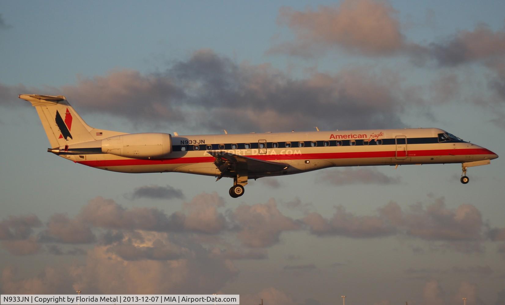 N933JN, 2005 Embraer ERJ-145LR (EMB-145LR) C/N 14500918, American Eagle E145LR