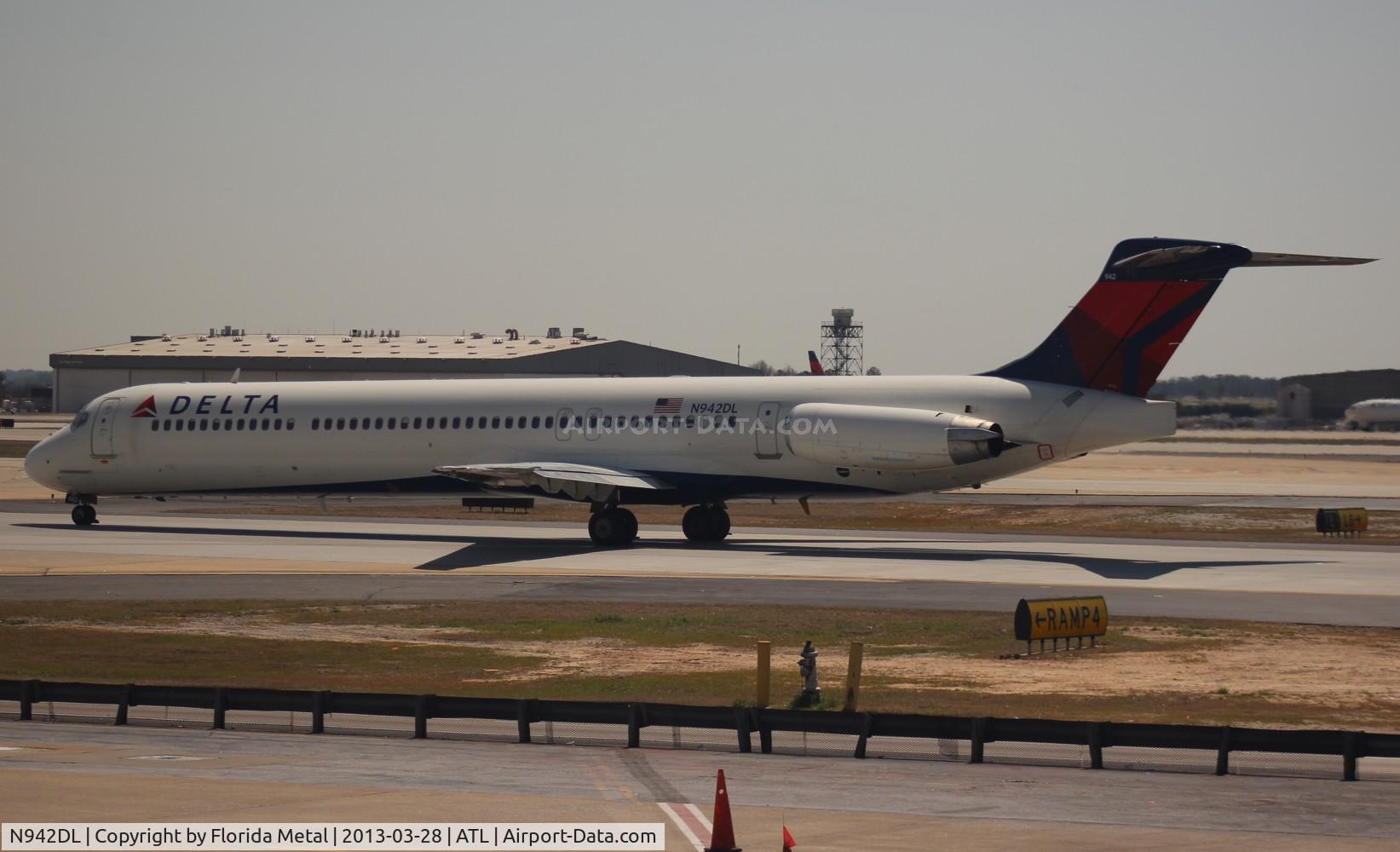 N942DL, 1989 McDonnell Douglas MD-88 C/N 49815, Delta MD-88
