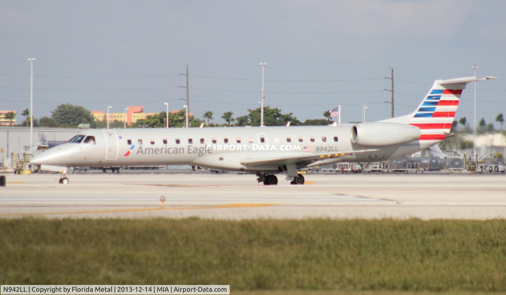 N942LL, 2005 Embraer ERJ-145LR (EMB-145LR) C/N 14500930, American Eagle E145LR
