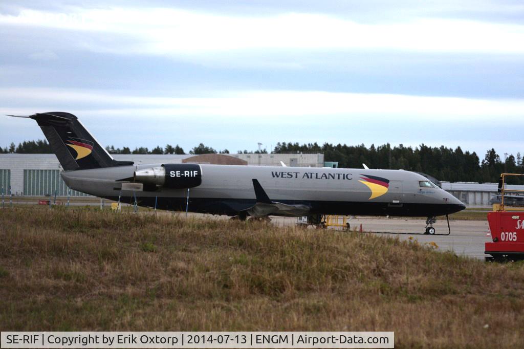 SE-RIF, 1996 Canadair CRJ-200LR (CL-600-2B19) C/N 7142, SE-RIF in OSL