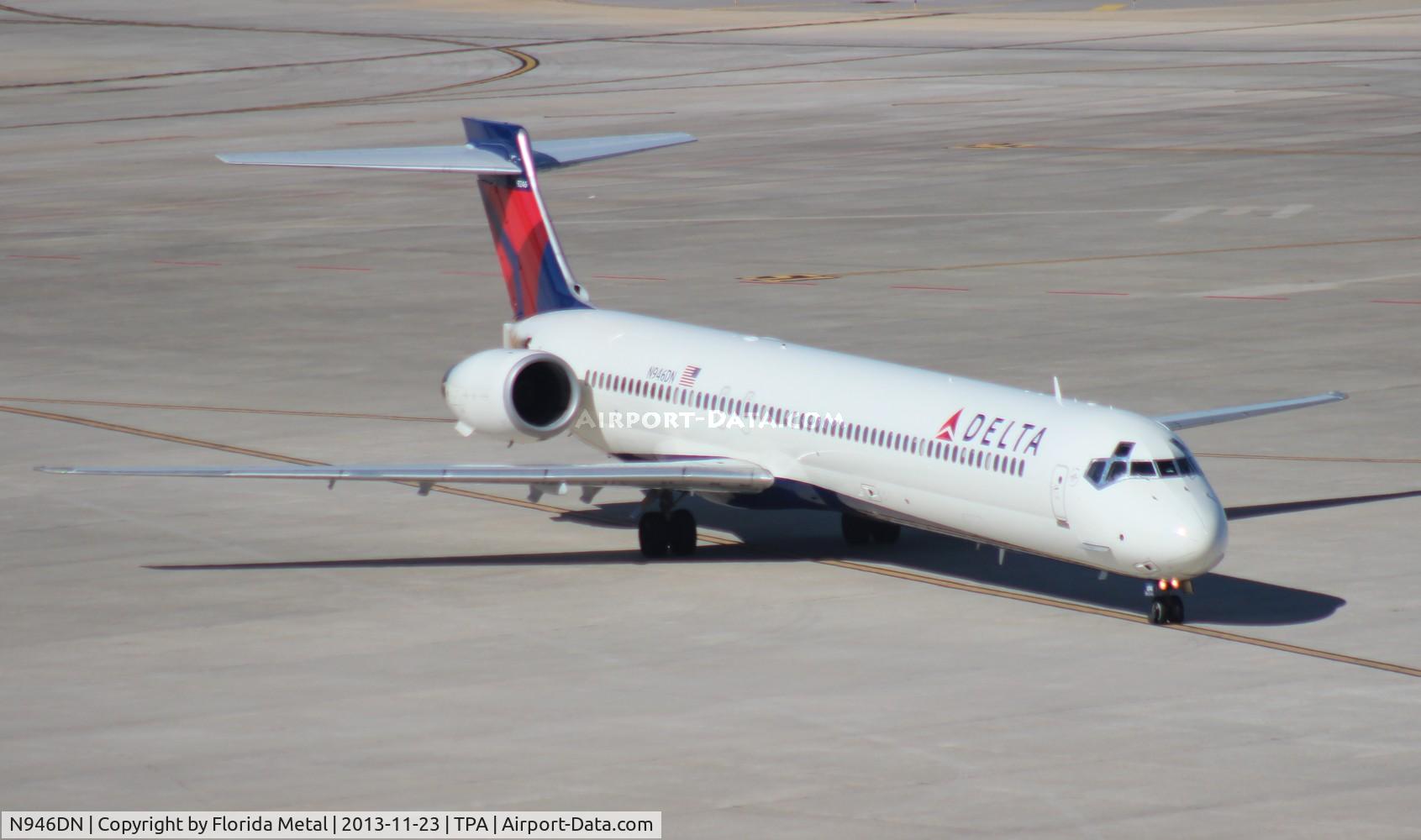 N946DN, 1995 McDonnell Douglas MD-90-30 C/N 53354, Delta MD-90
