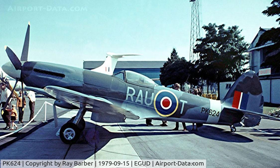 PK624, Supermarine 356 Spitfire F.22 C/N CBAF.189, Supermarine Spitfire F.22 [CBAF.189] RAF Abingdon~G 15/09/1979