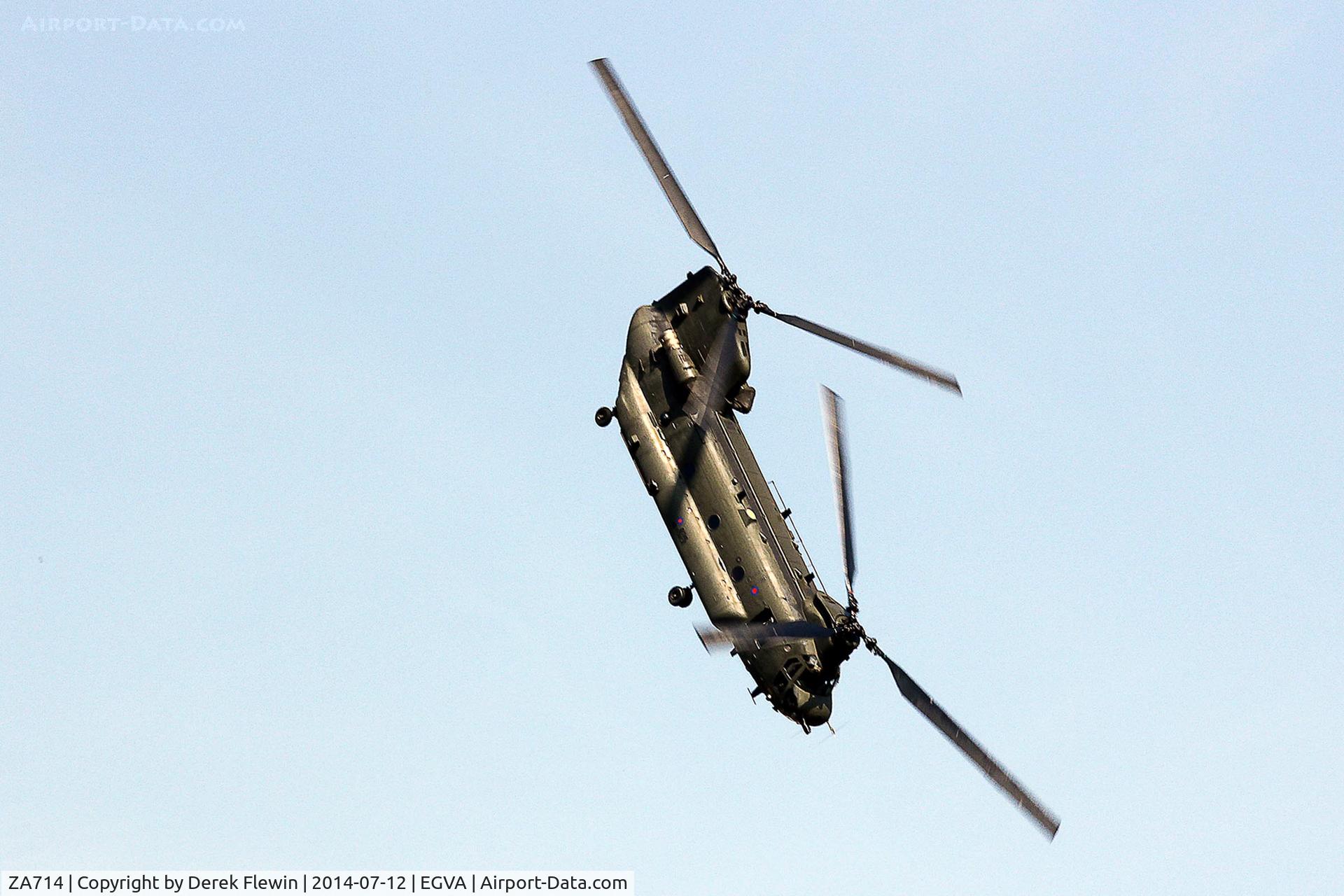 ZA714, Boeing Vertol Chinook HC.4 C/N MA026/M7005, RIAT 2014, Chinook HC.2, of the RAF Chinook Display Team seen in the dive following a steep climbing turn.