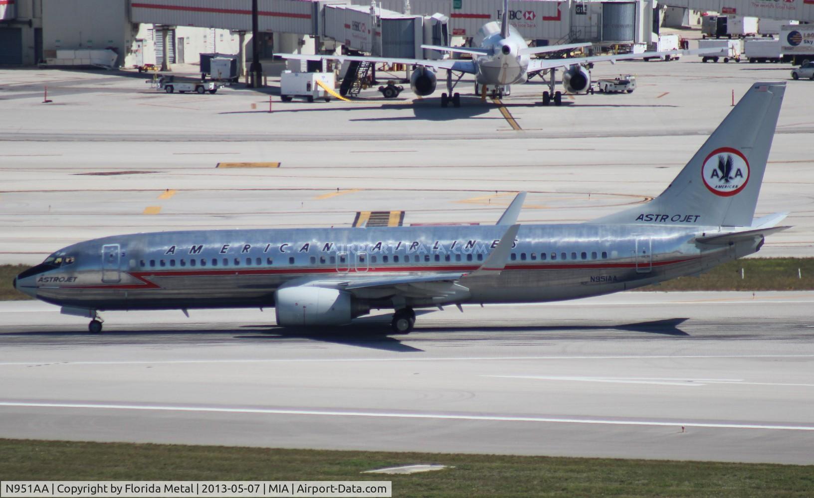 N951AA, 2000 Boeing 737-823 C/N 29538, American retro 737-800