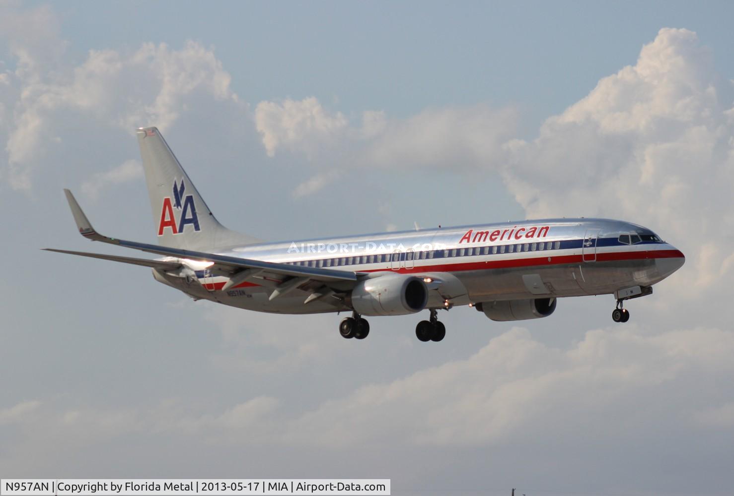 N957AN, 2001 Boeing 737-823 C/N 29541, American 737-800