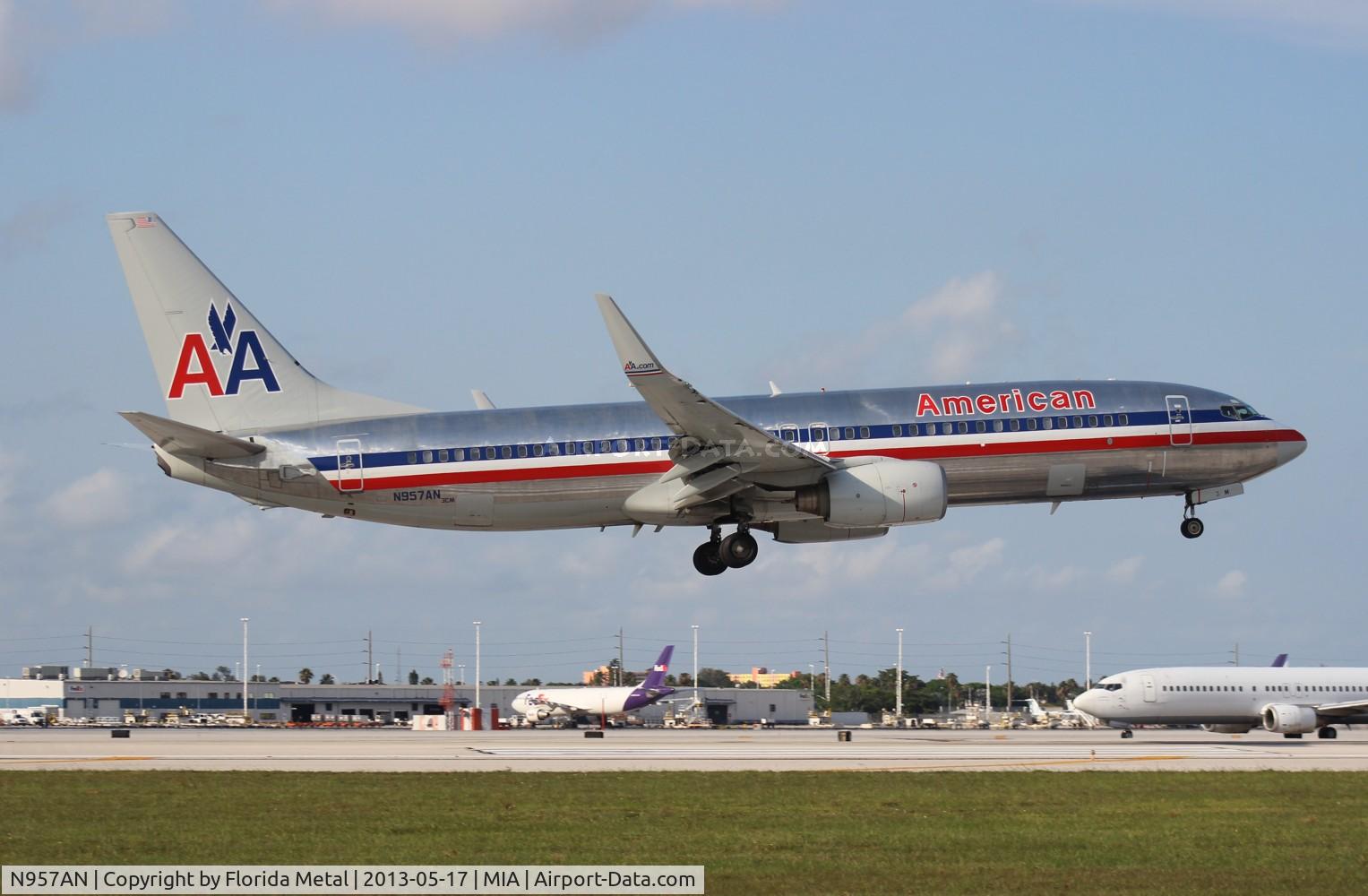N957AN, 2001 Boeing 737-823 C/N 29541, American 737-800