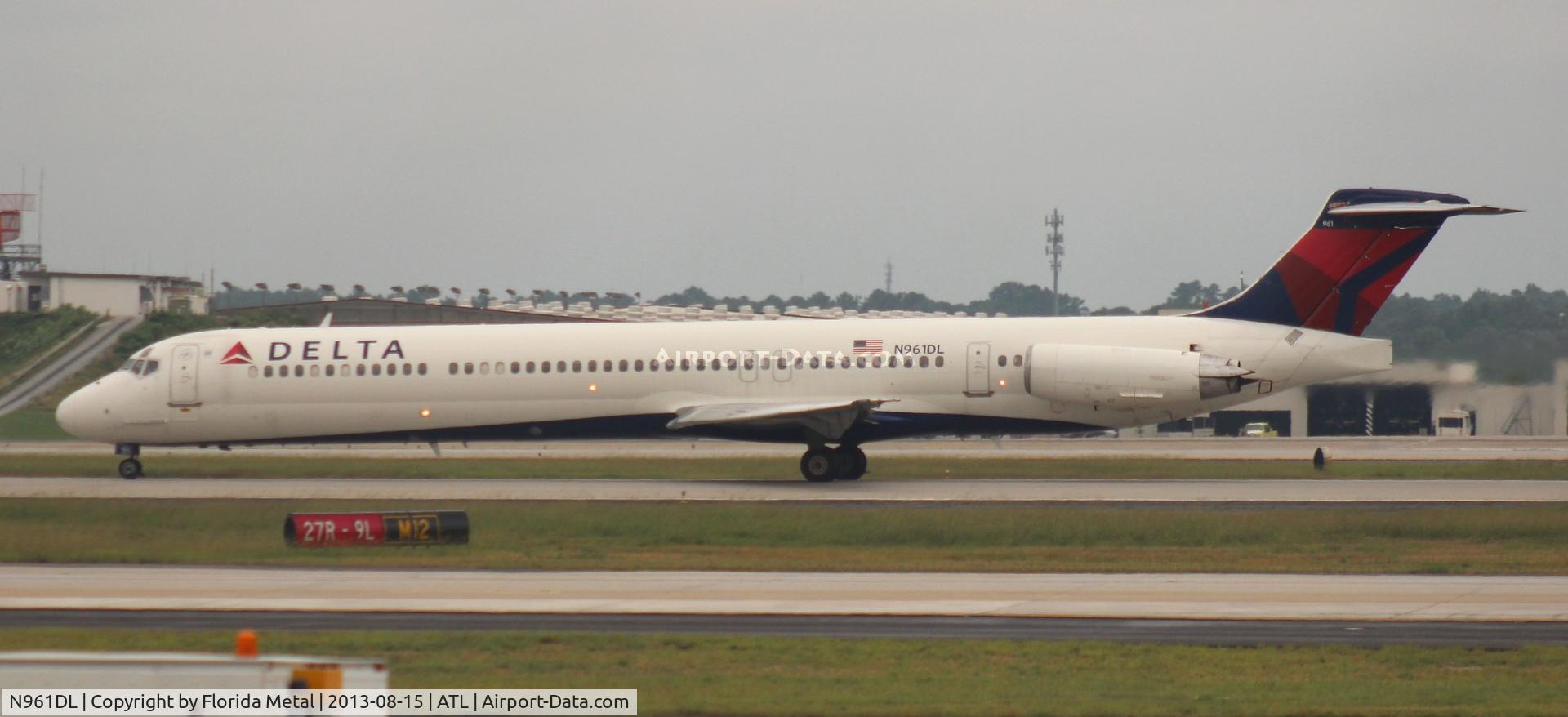 N961DL, 1990 McDonnell Douglas MD-88 C/N 49980, Delta MD-88
