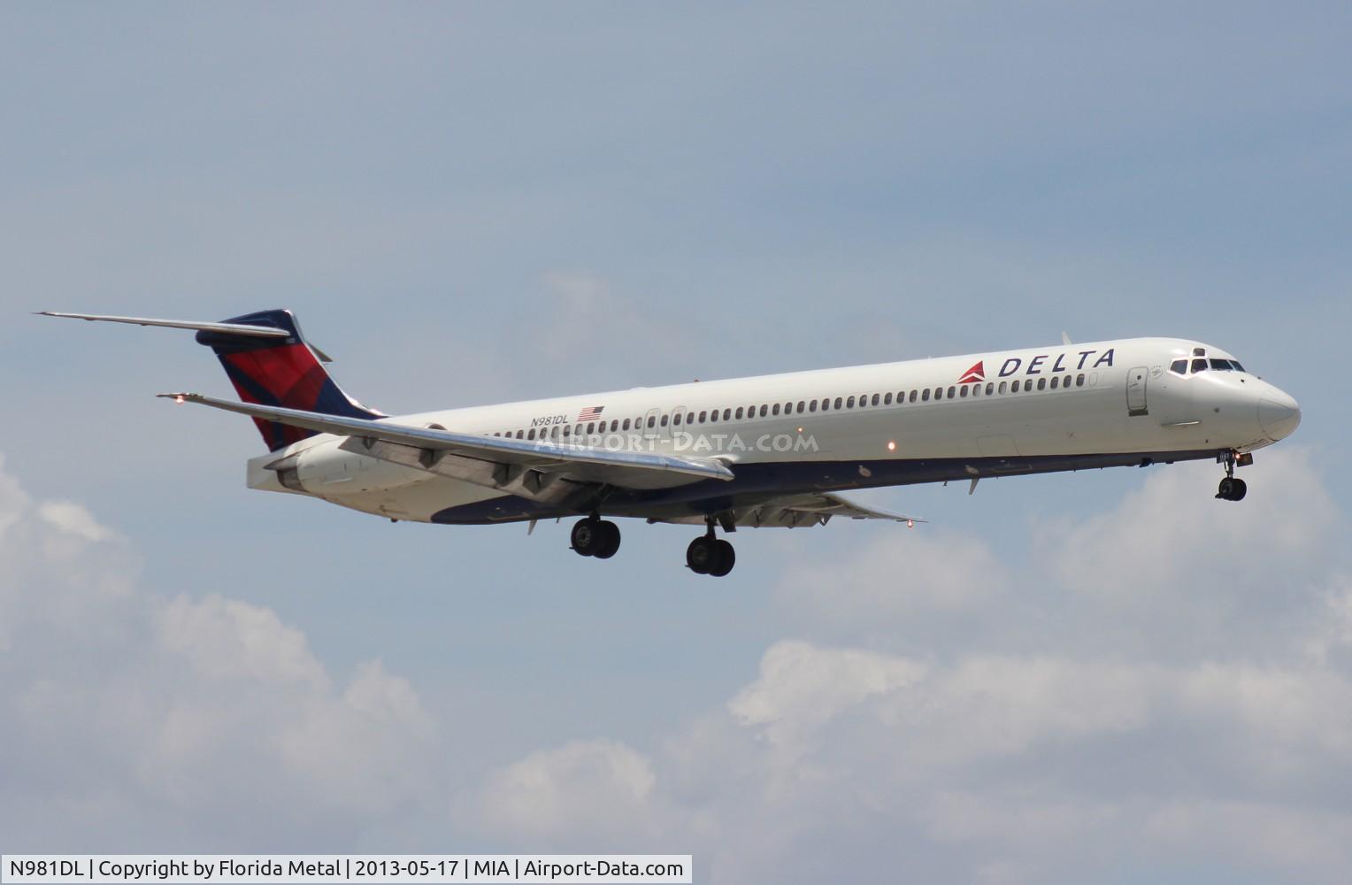 N981DL, 1991 McDonnell Douglas MD-88 C/N 53268, Delta MD-88