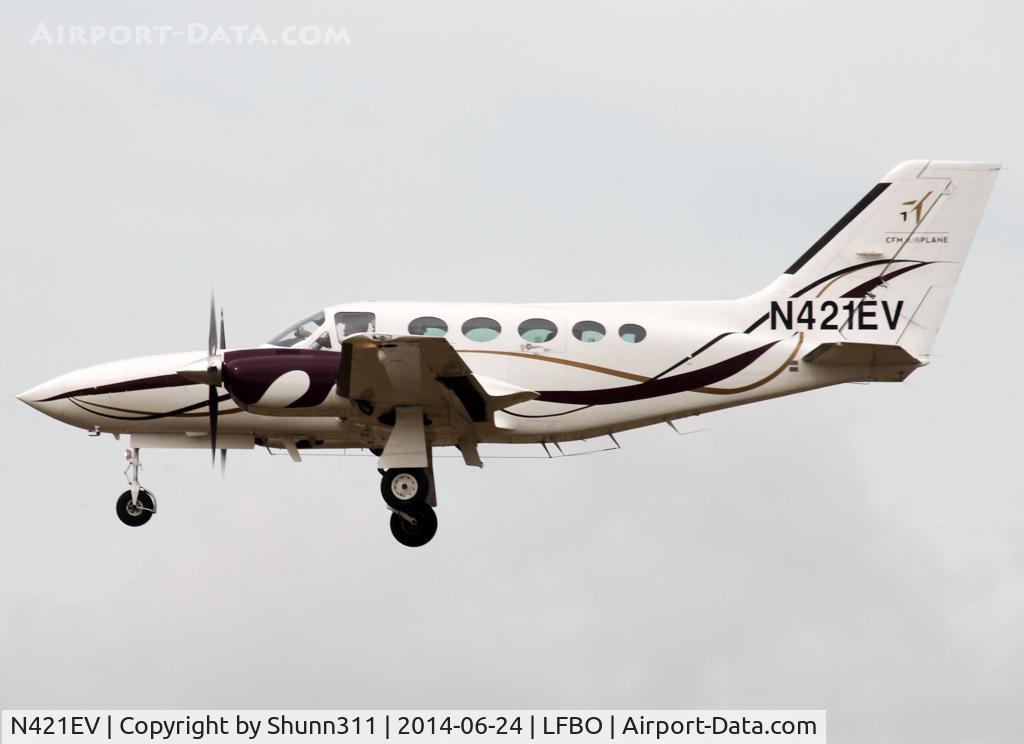 N421EV, 1981 Cessna 421C Golden Eagle C/N 421C1244, Landing rwy 32L