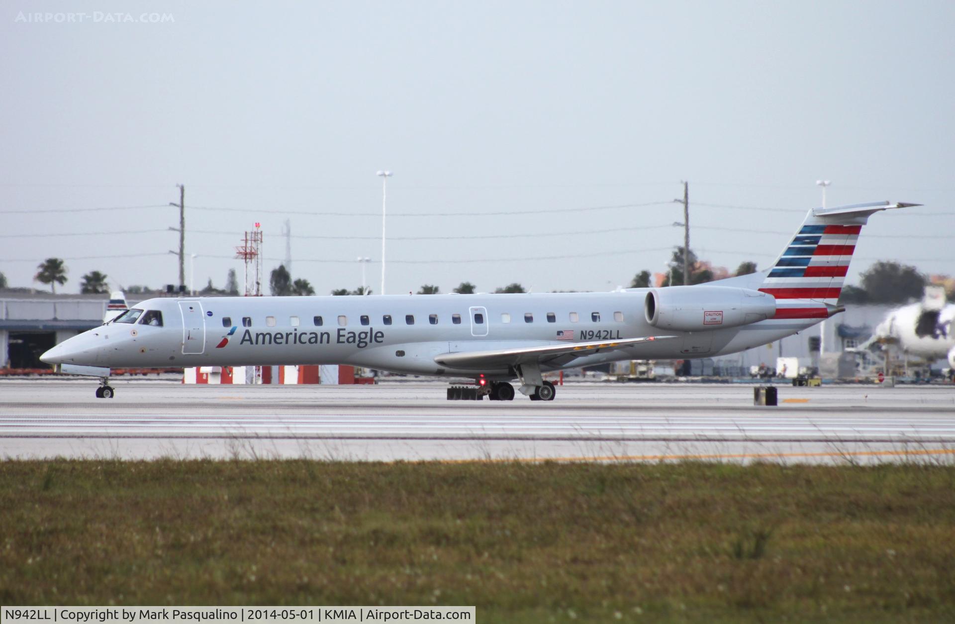 N942LL, 2005 Embraer ERJ-145LR (EMB-145LR) C/N 14500930, EMB-145LR