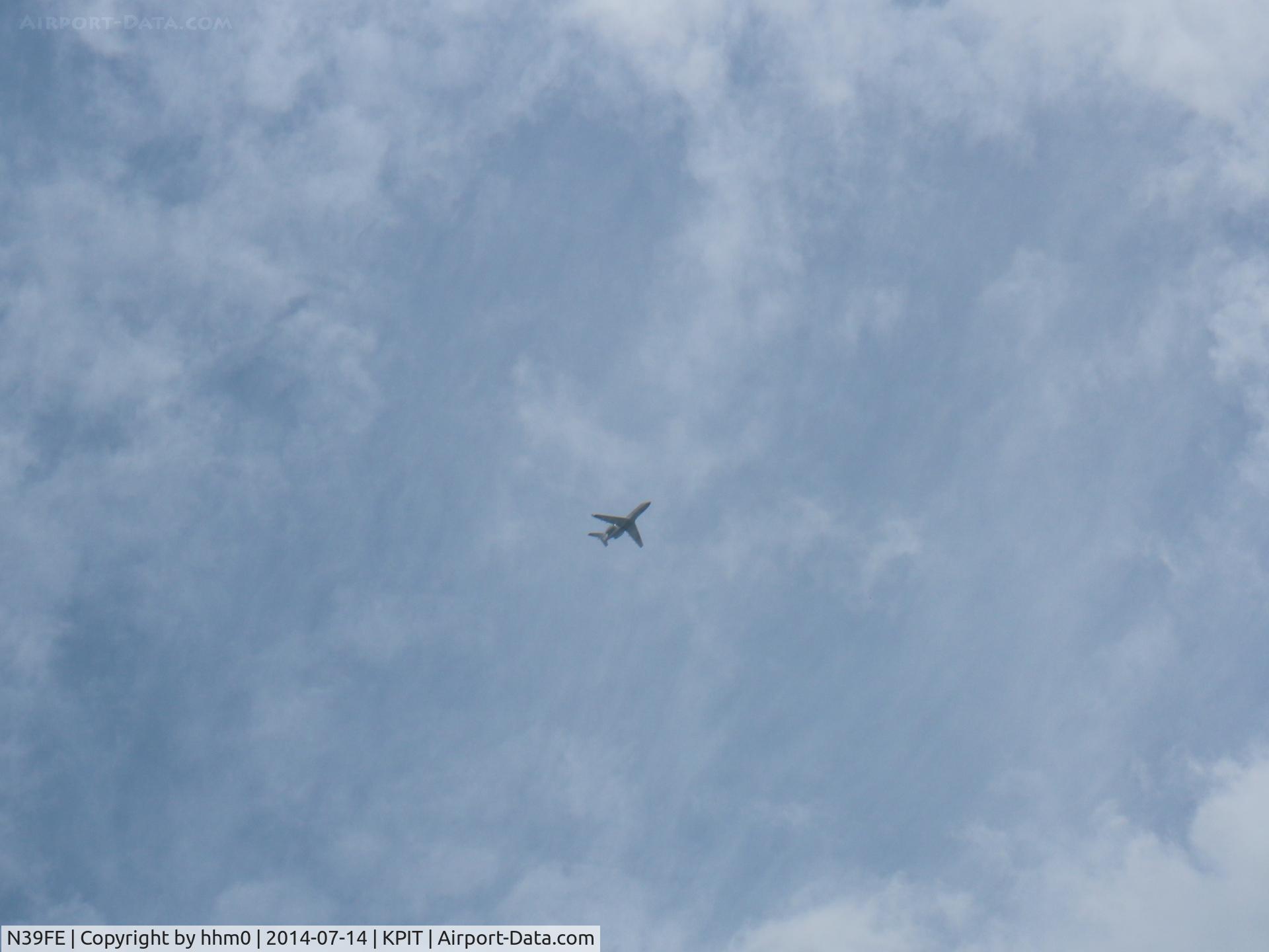 N39FE, 2013 Bombardier Challenger 300 (BD-100-1A10) C/N 20412, Descent for landing