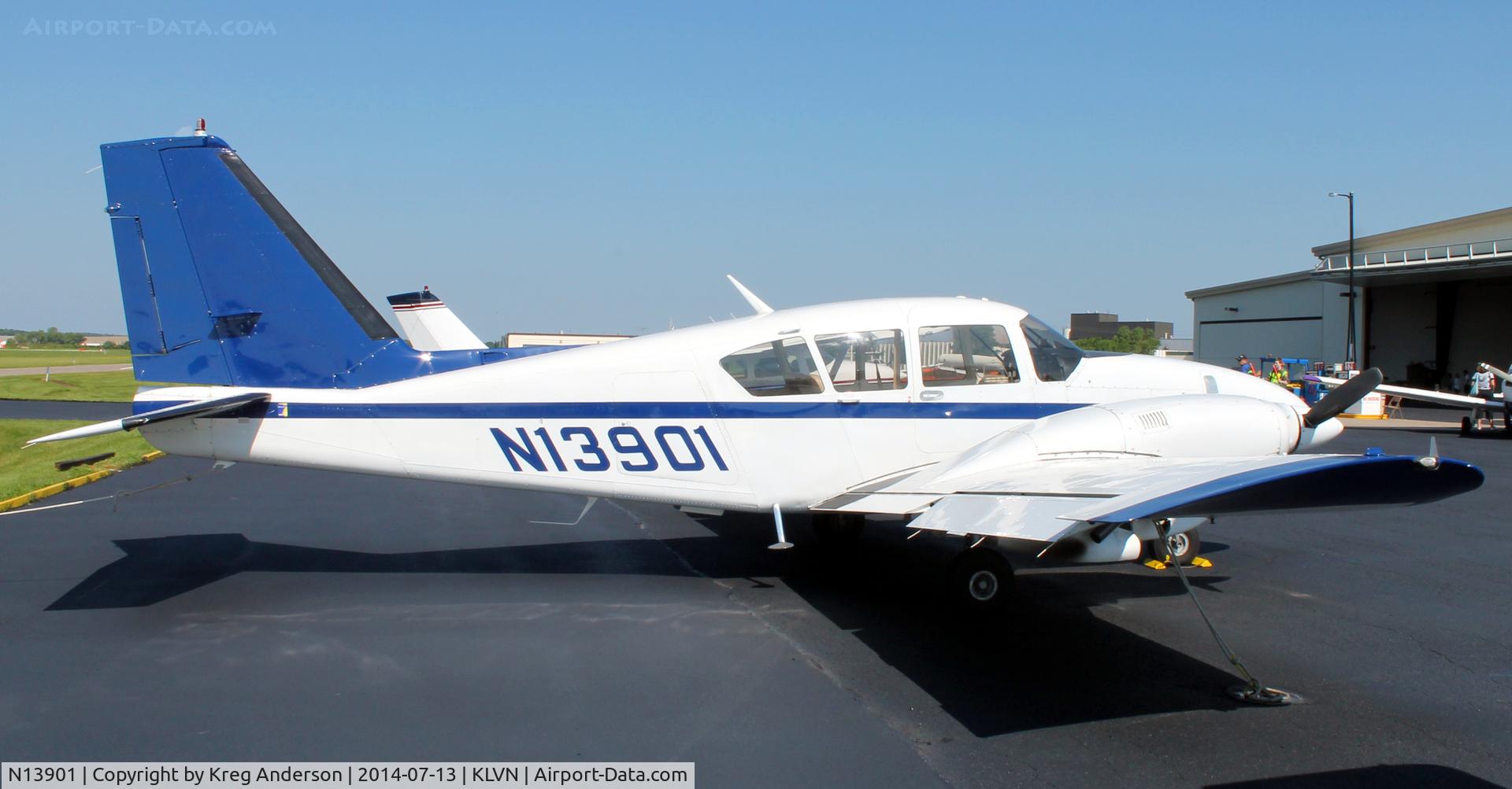 N13901, 1970 Piper PA-23-250 Aztec C/N 27-4533, 2014 Airlake Fly-in Breakfast