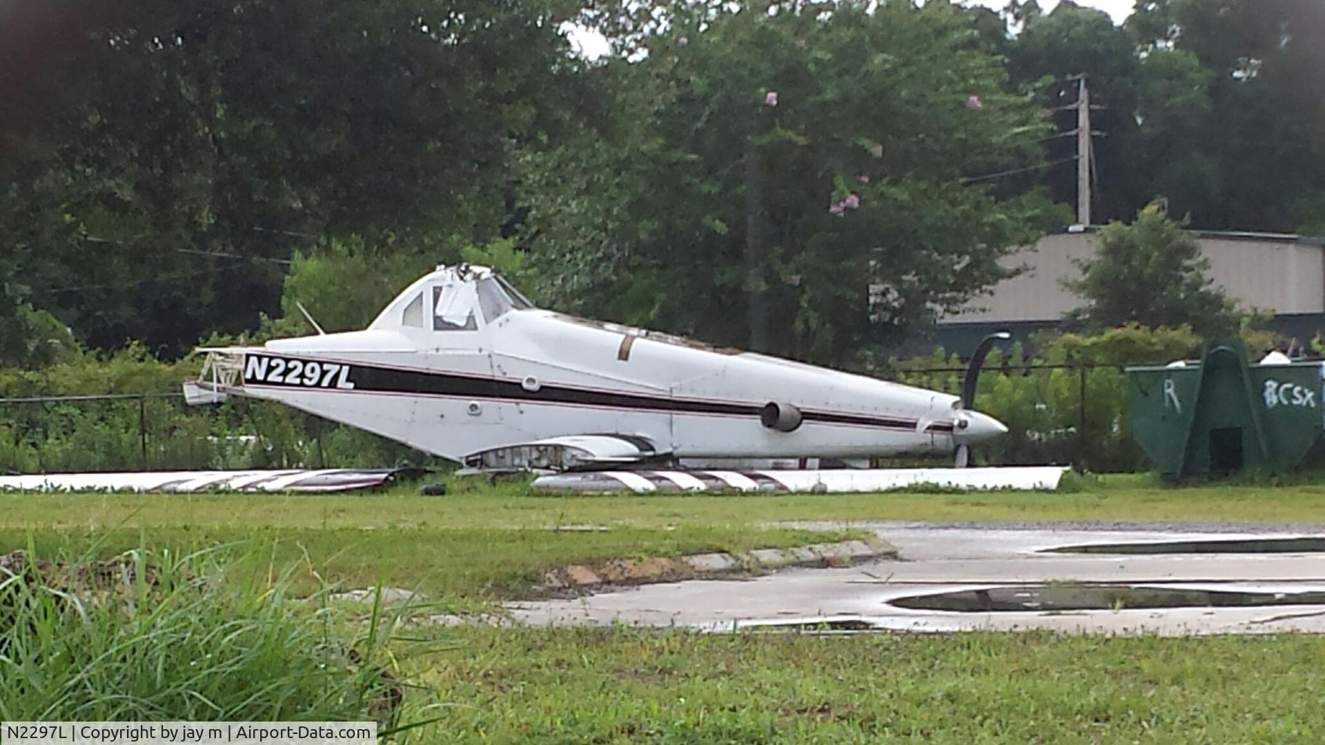 N2297L, 1987 PZL-Mielec M-18A C/N 1Z017-30, appears to have suffered a ground strike in jacksonville florida