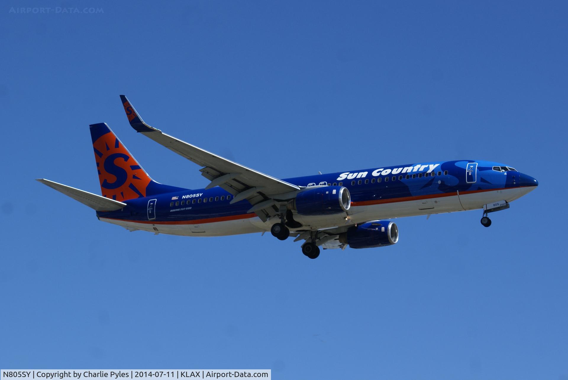 N805SY, 2001 Boeing 737-8Q8 C/N 30032, during Airliners Int'L LAX 2014. 