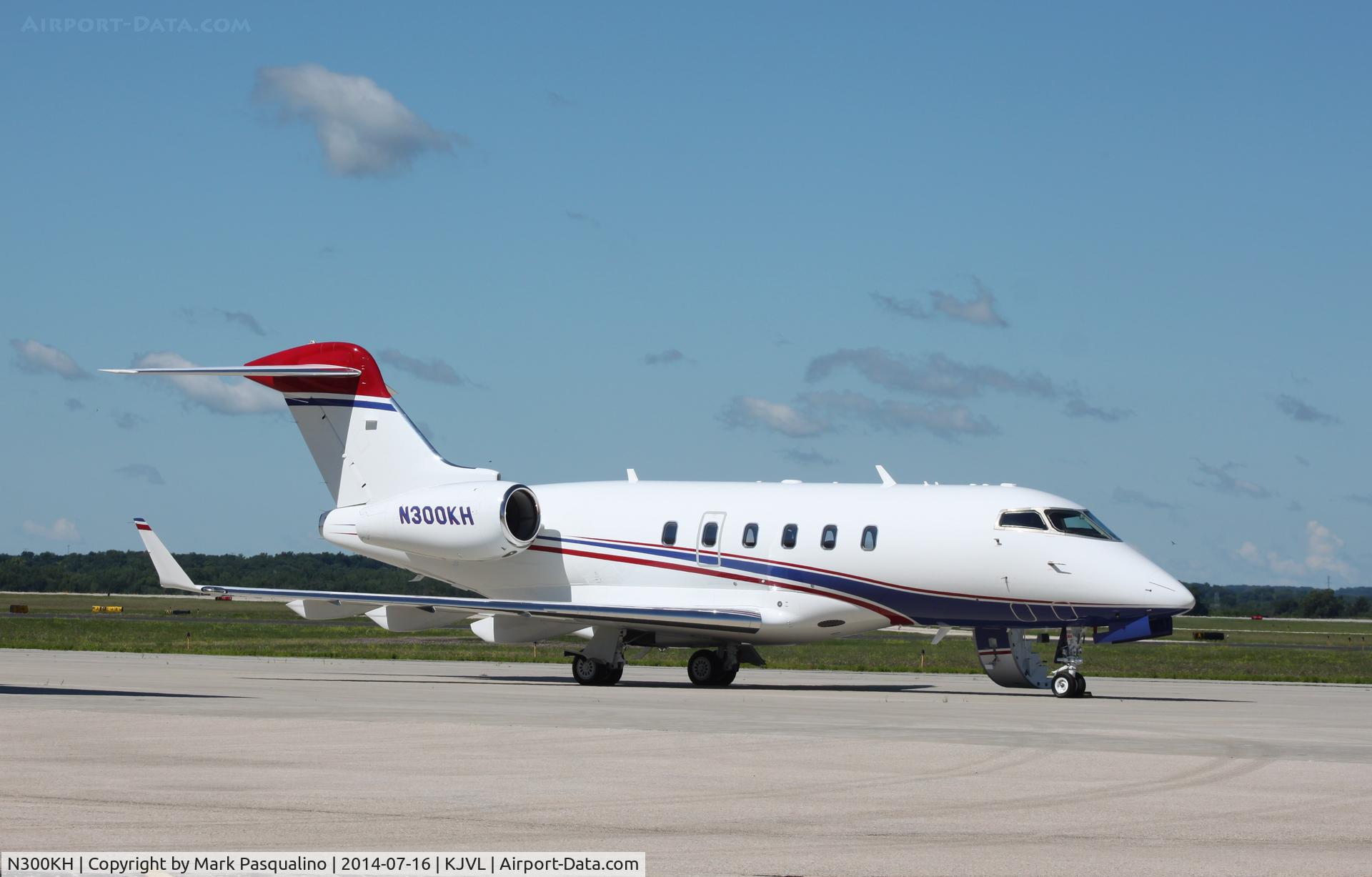 N300KH, 2006 Bombardier Challenger 300 (BD-100-1A10) C/N 20130, Challenger 300