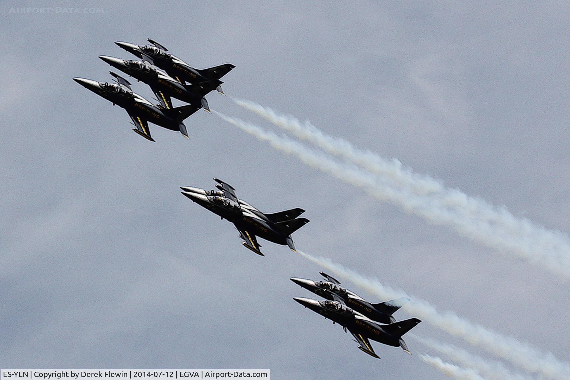 ES-YLN, Aero L-39C Albatros C/N 533637, RIAT 2014, L-39C Albatros, Breitling Jey Team, climbing turn, runway 09 at RAF Fairford.